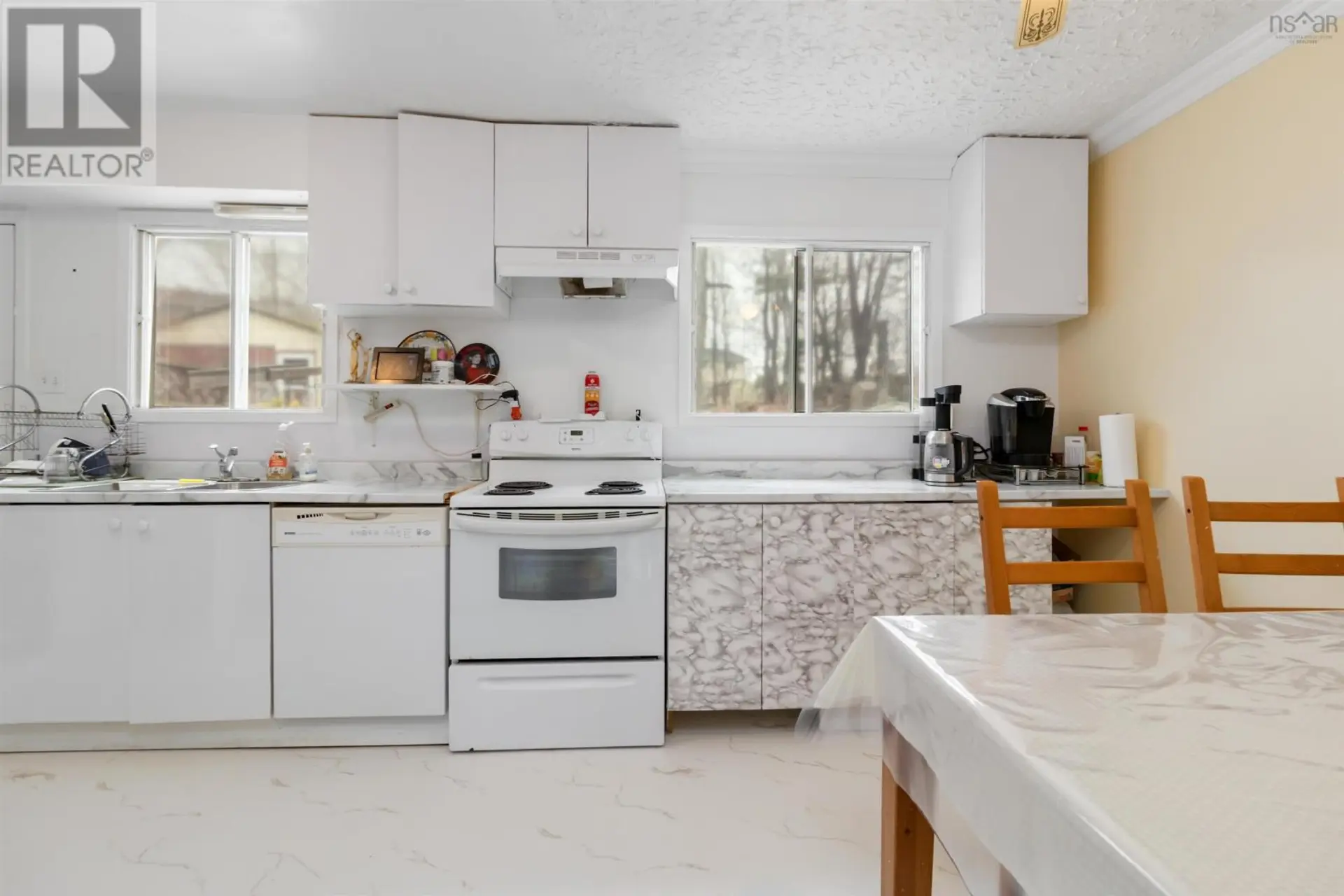 1570 Riverside Drive - Image 7
