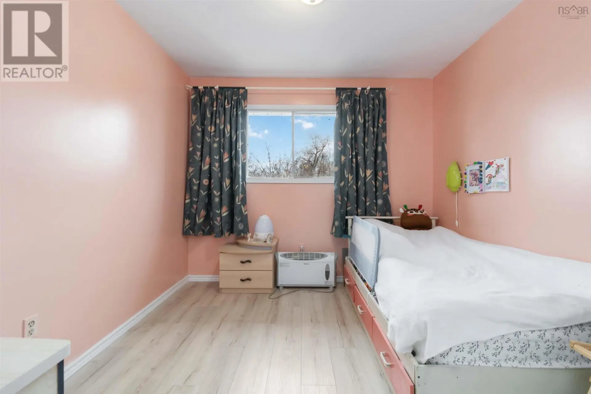 1570 Riverside Drive - Image 14