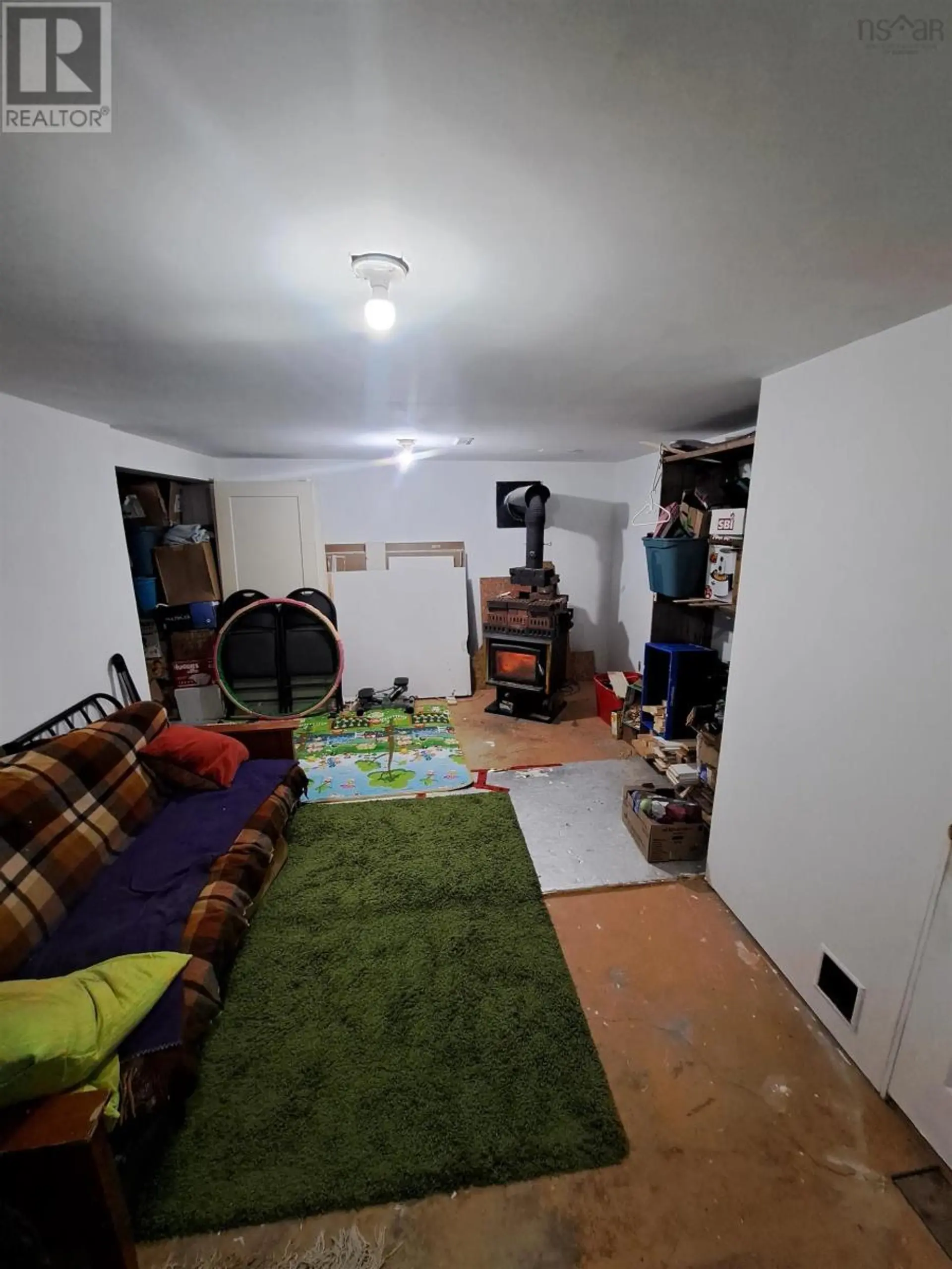 1570 Riverside Drive - Image 18