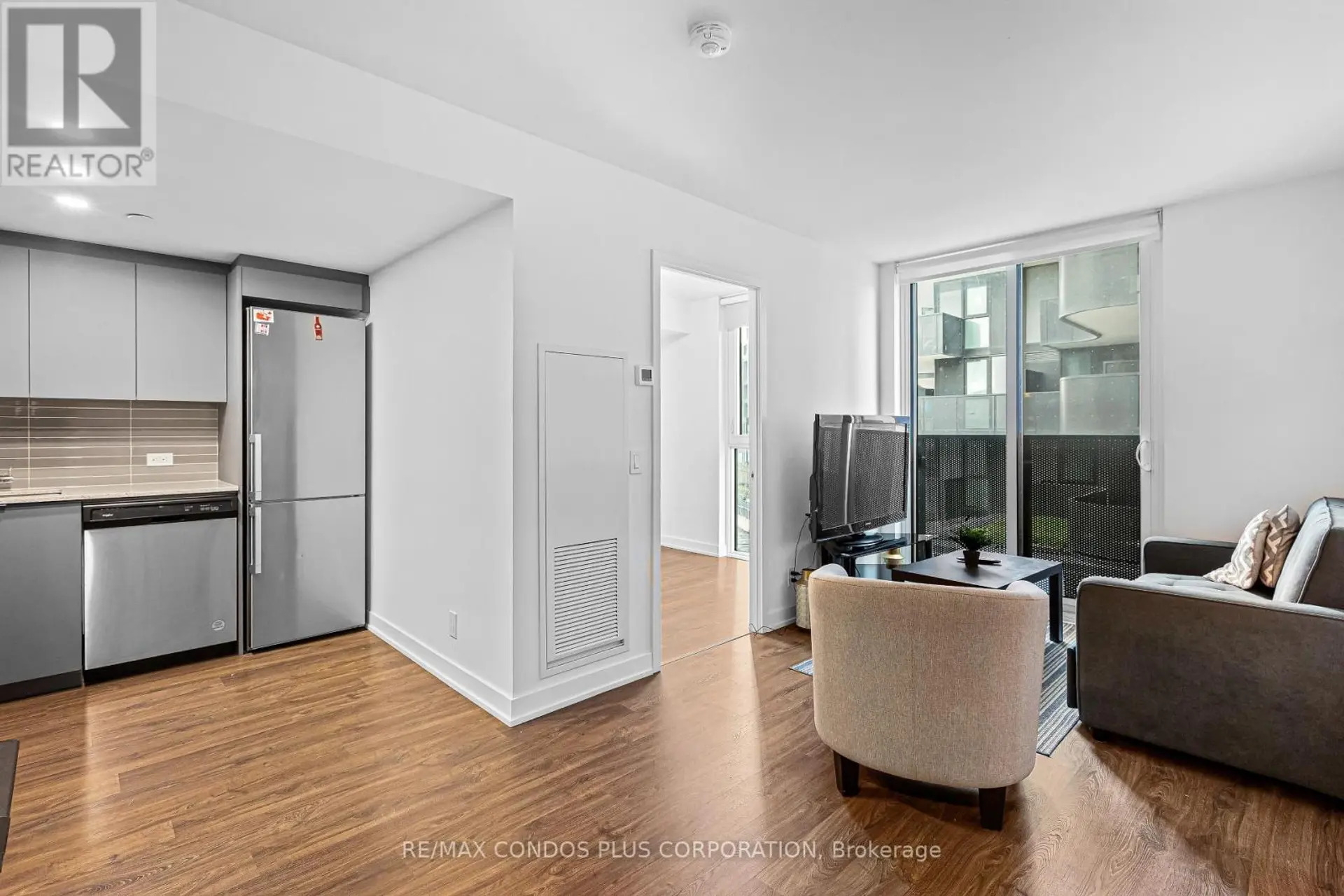 #311 30 TRETTI WAY - Image 2