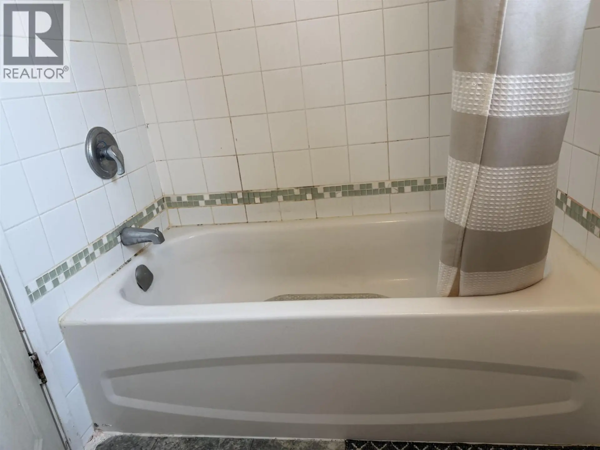 #14 4714 DAVIS AVENUE - Image 4