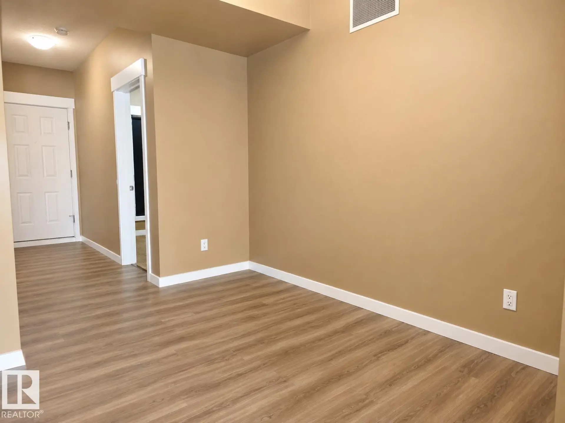 #203 10518 113 ST NW - Image 5