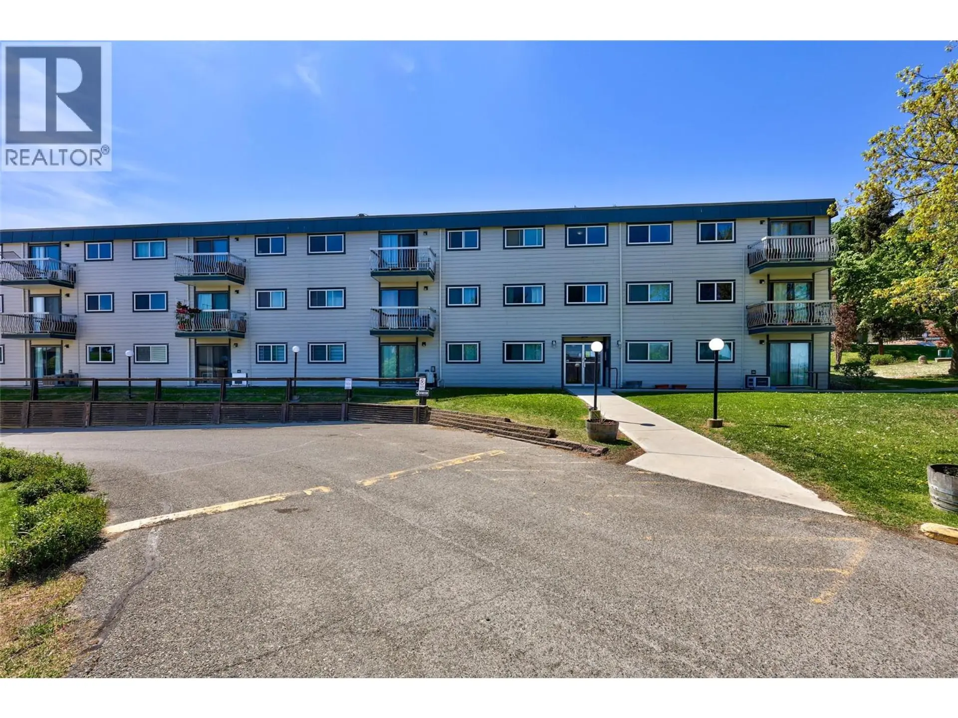 Property at #18 1595 SUMMIT Drive, Kamloops, BC