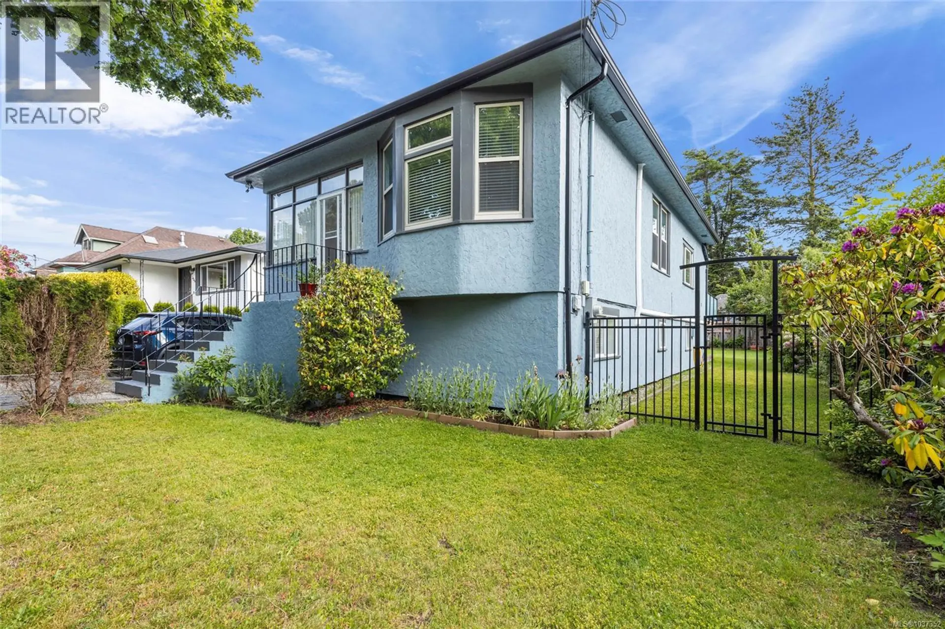 Property at 2065 Goldsmith St, Oak Bay, BC