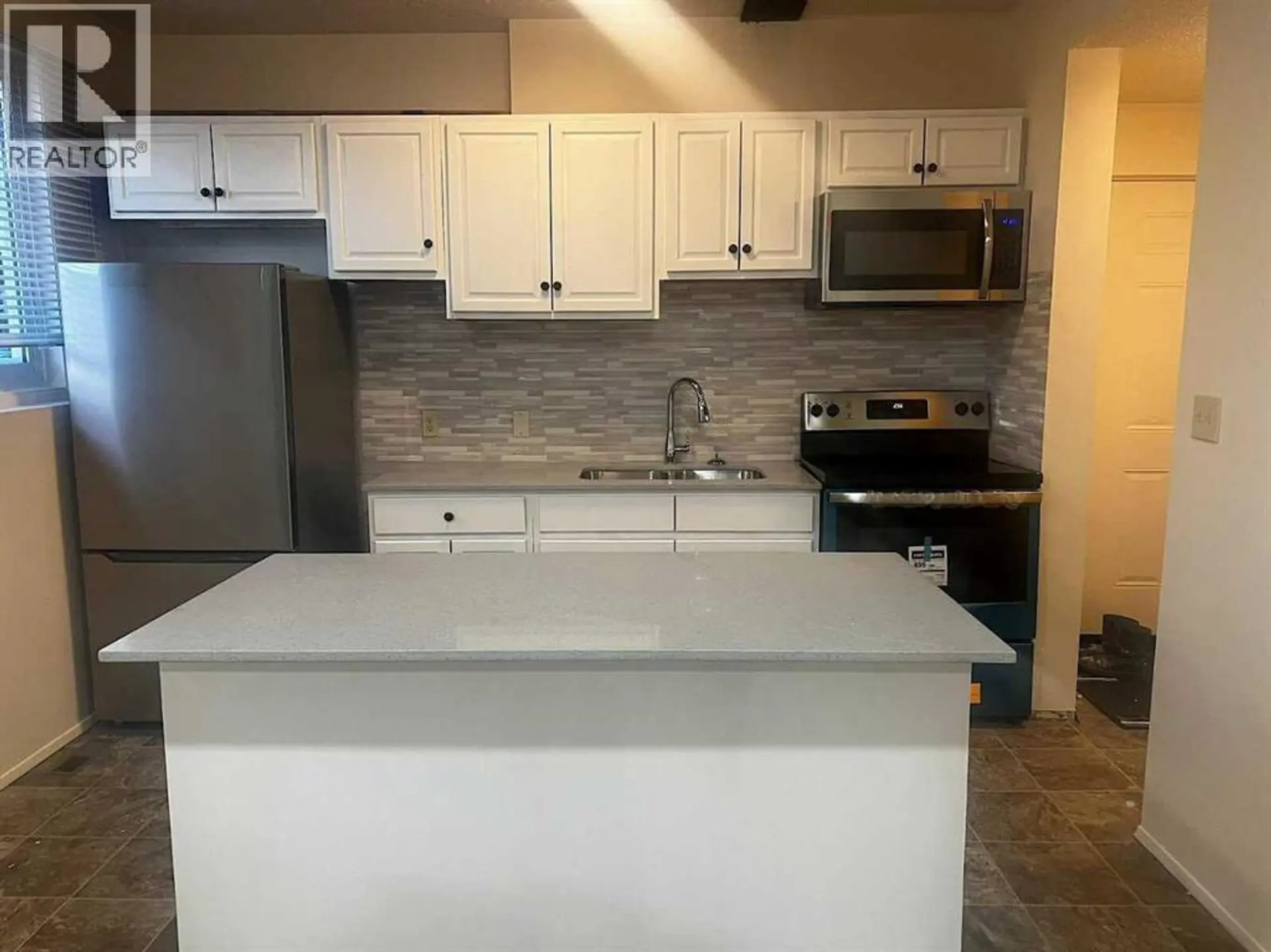 5805 56 Avenue - Image 3
