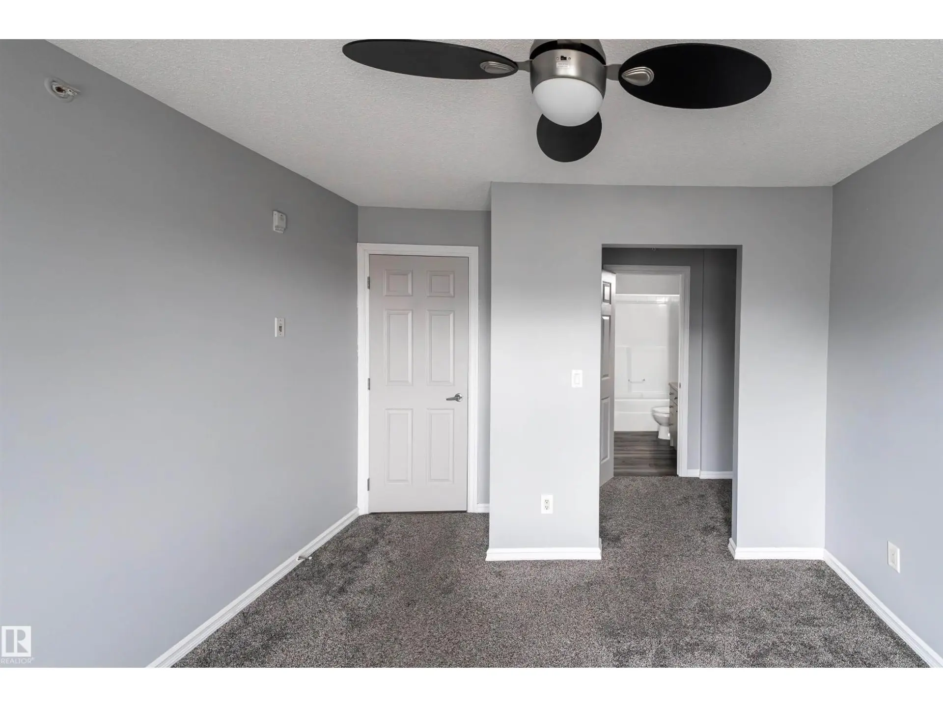 #404 4407 23 ST NW - Image 8