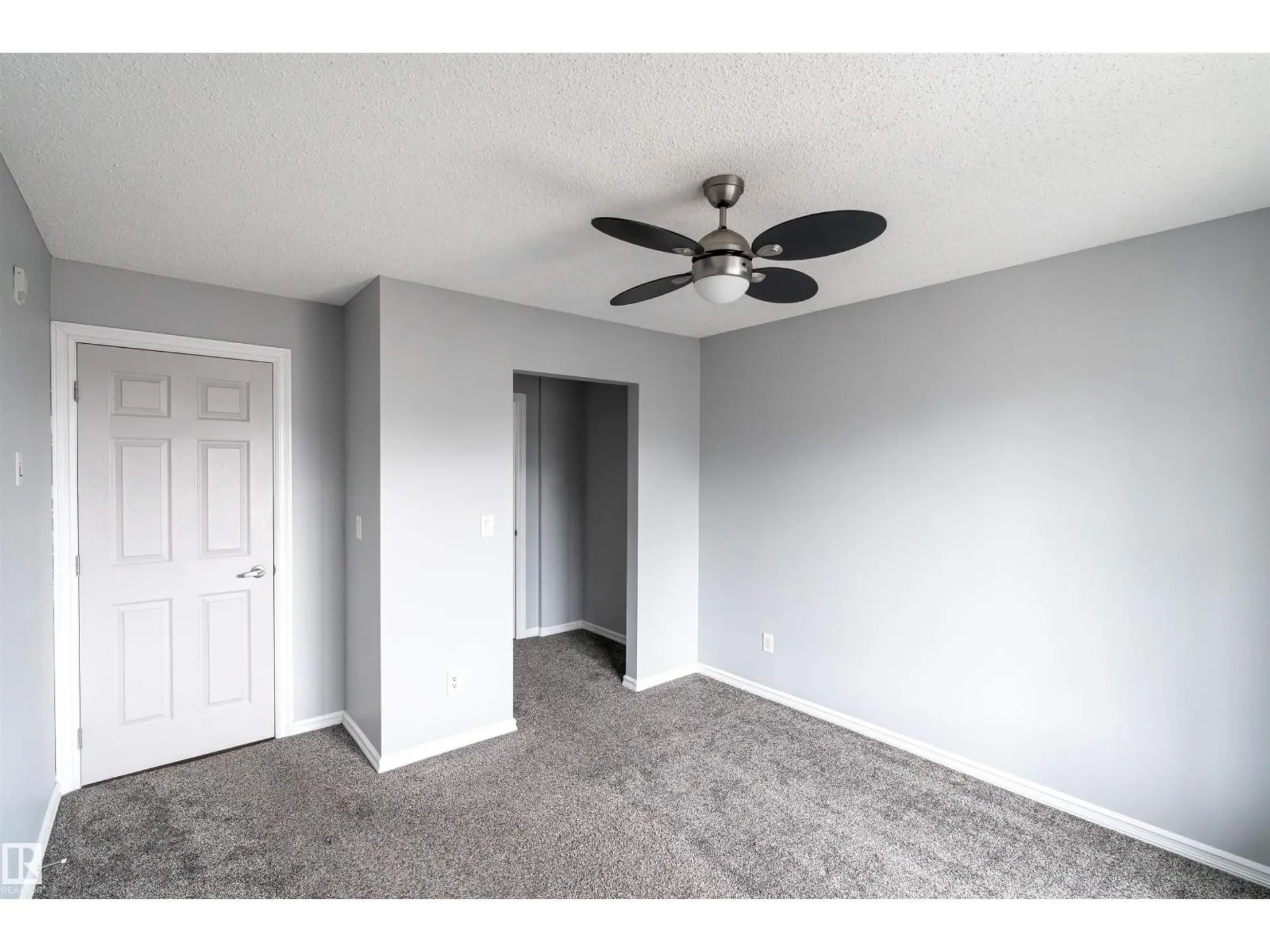 #404 4407 23 ST NW - Image 9