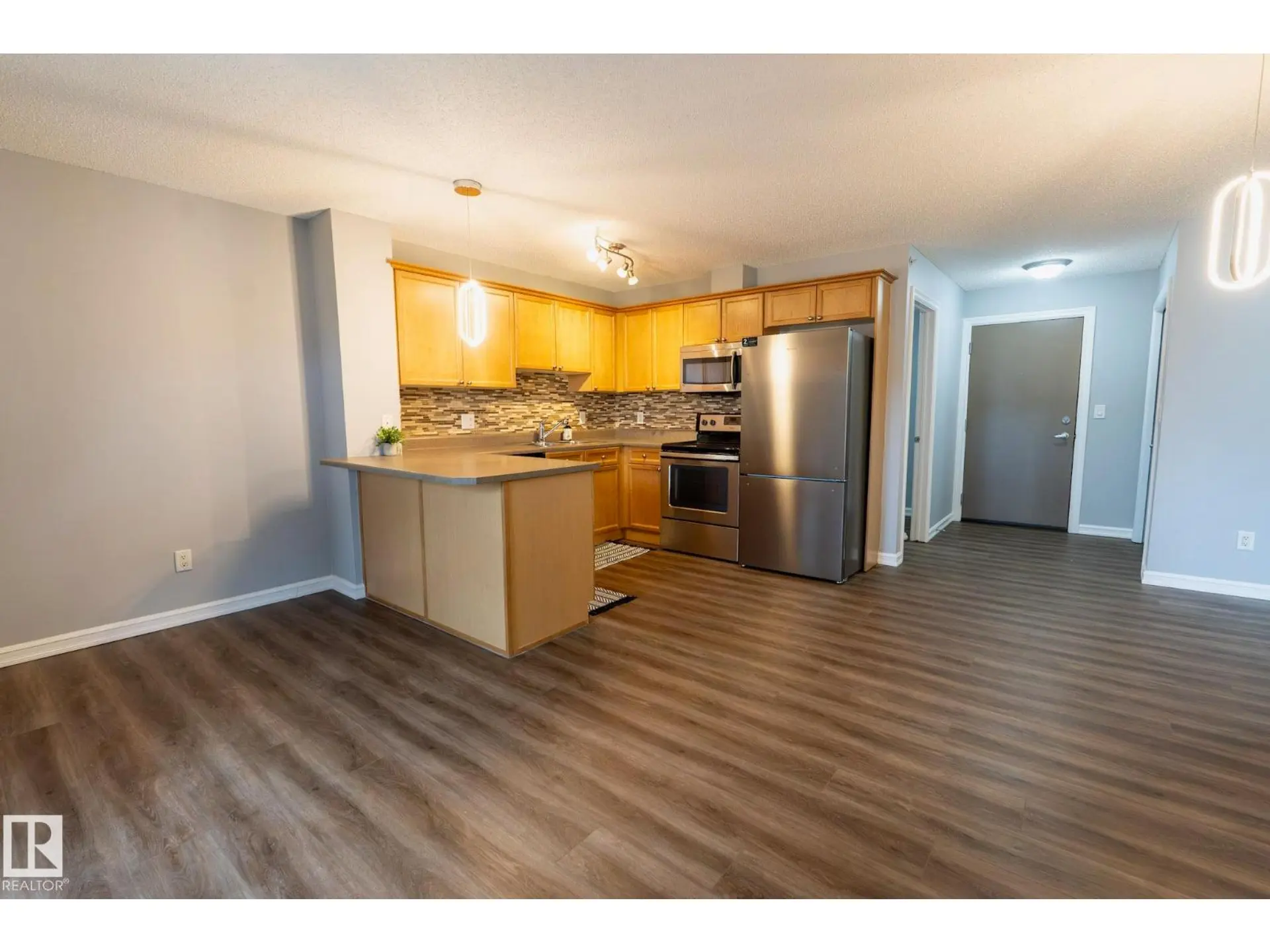 #404 4407 23 ST NW - Image 2