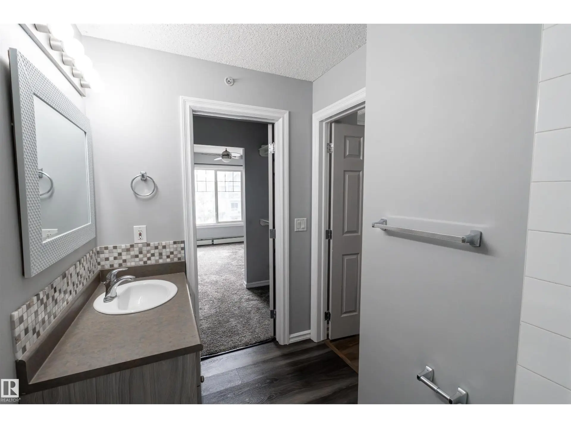 #404 4407 23 ST NW - Image 12