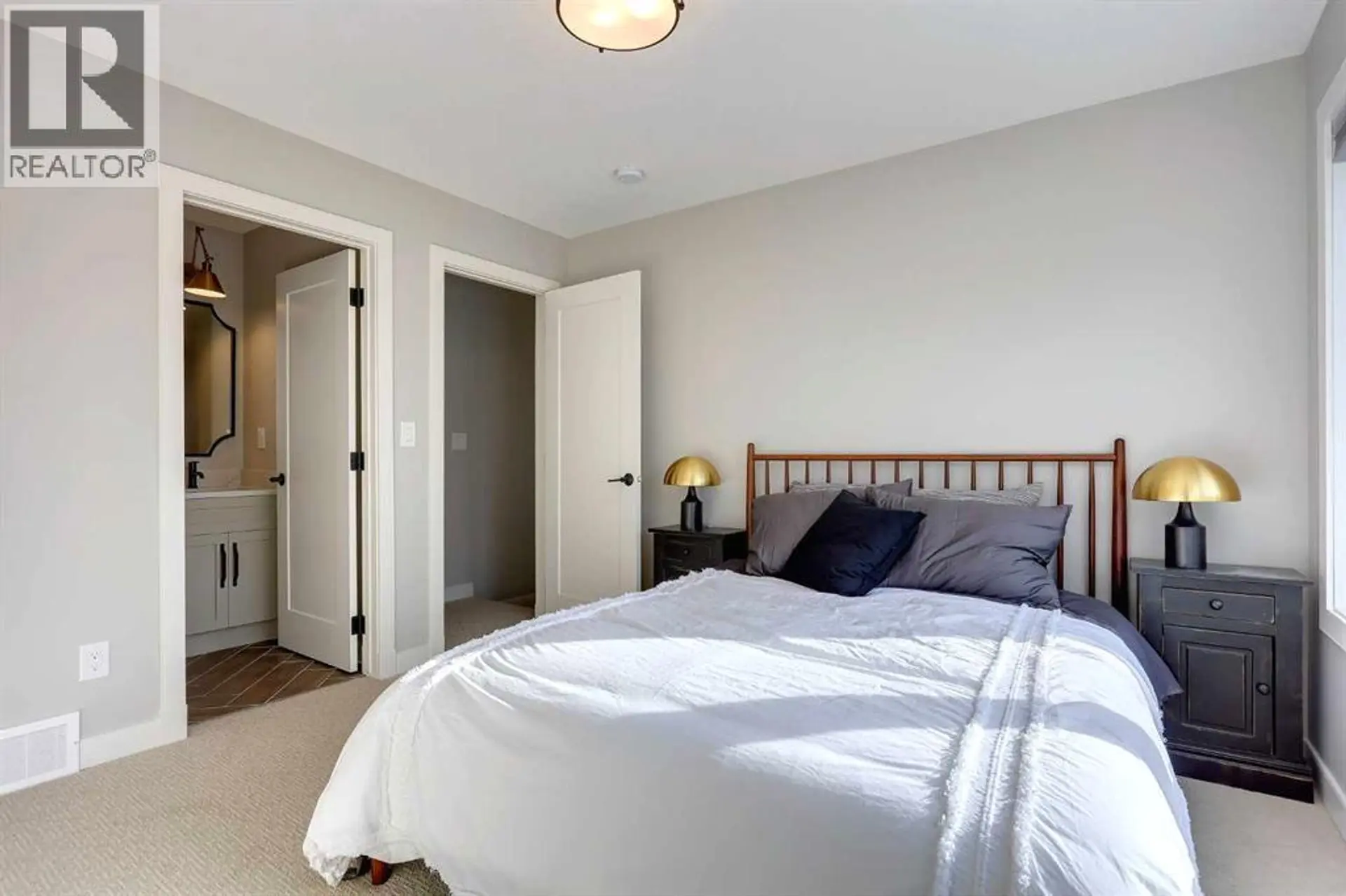 1426 23 Avenue NW - Image 10