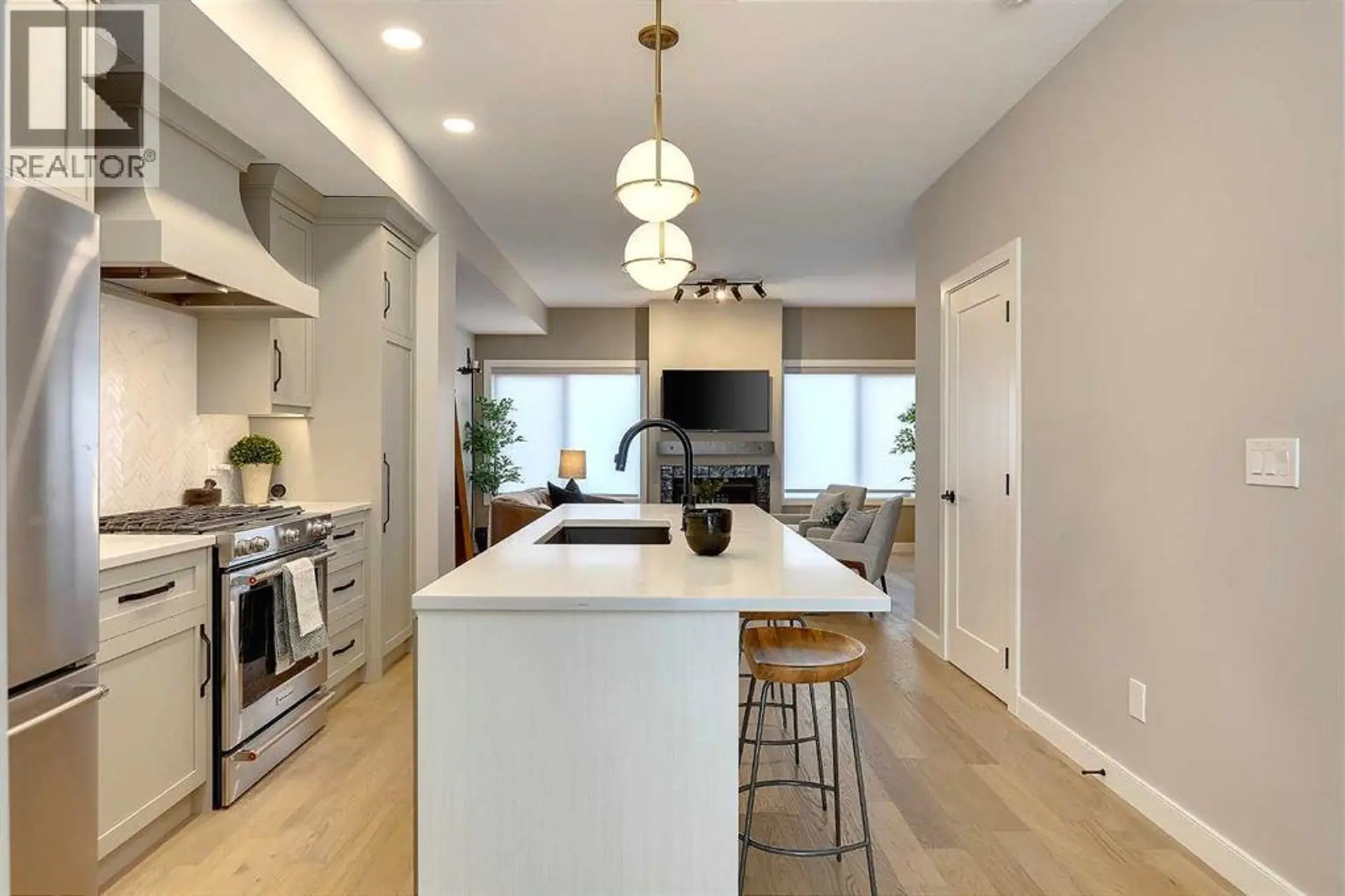 1426 23 Avenue NW - Image 8