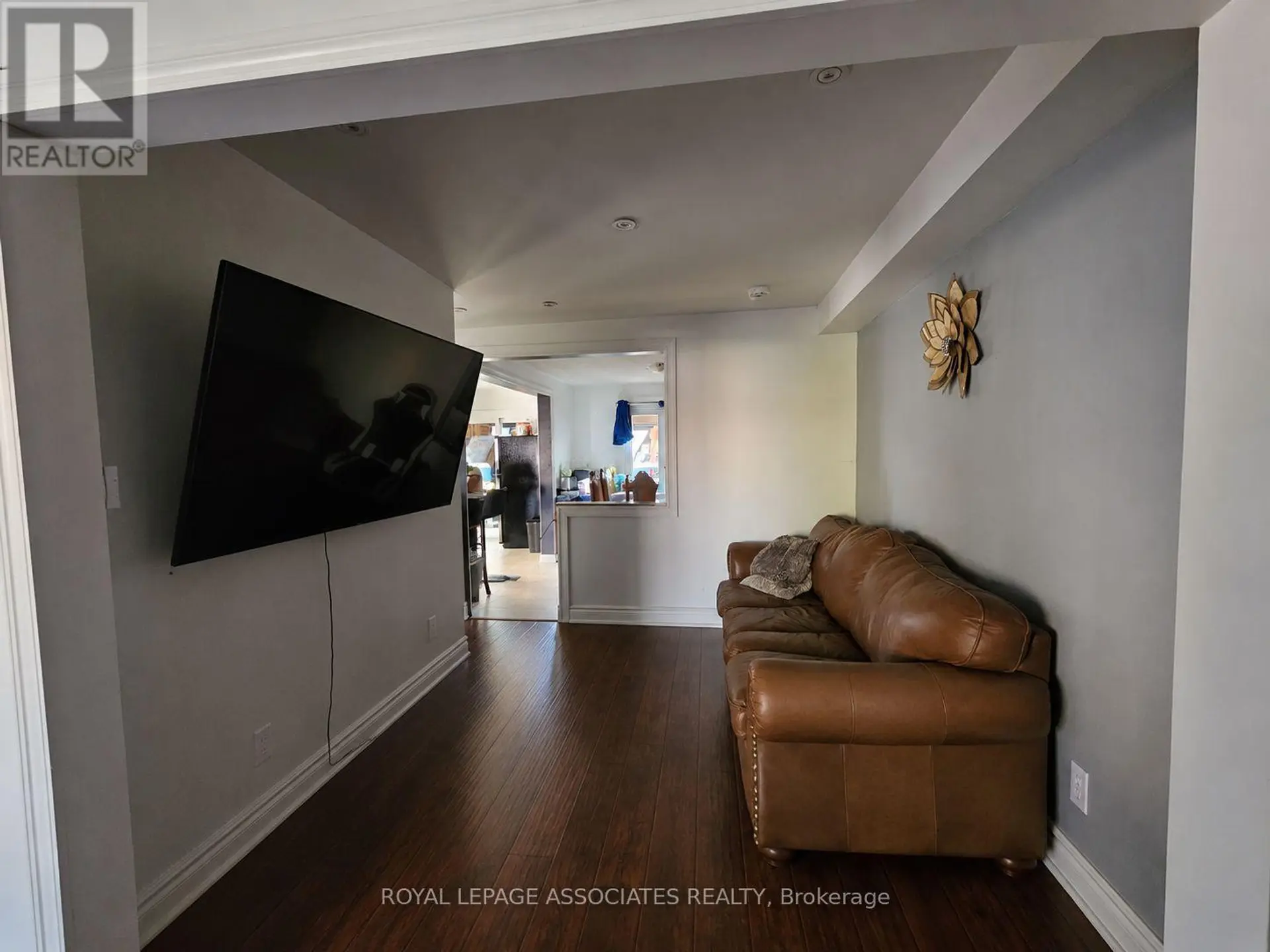 8 CHALMERS CRESCENT - Image 4