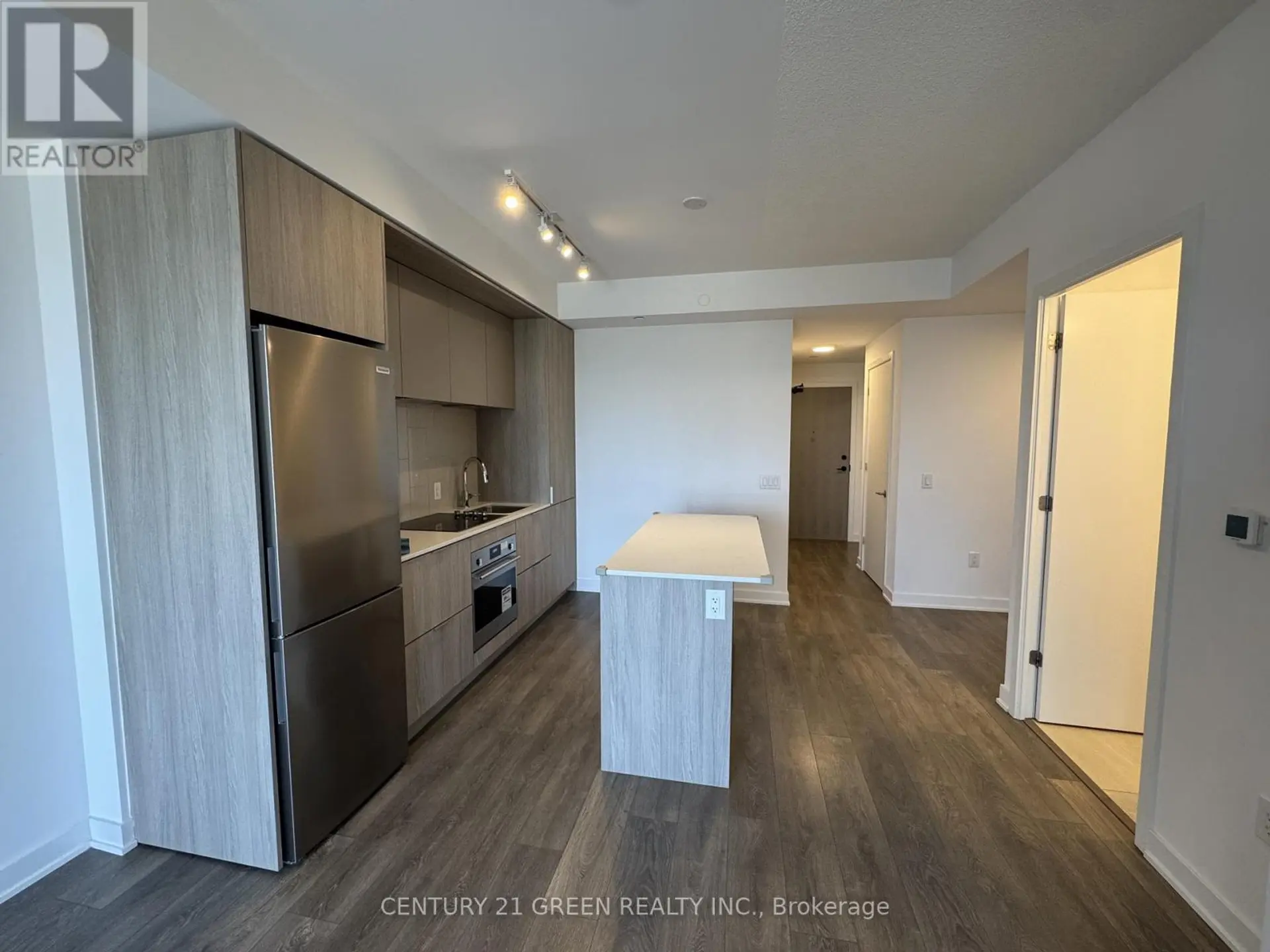 #1601 130 RIVER STREET - Image 1