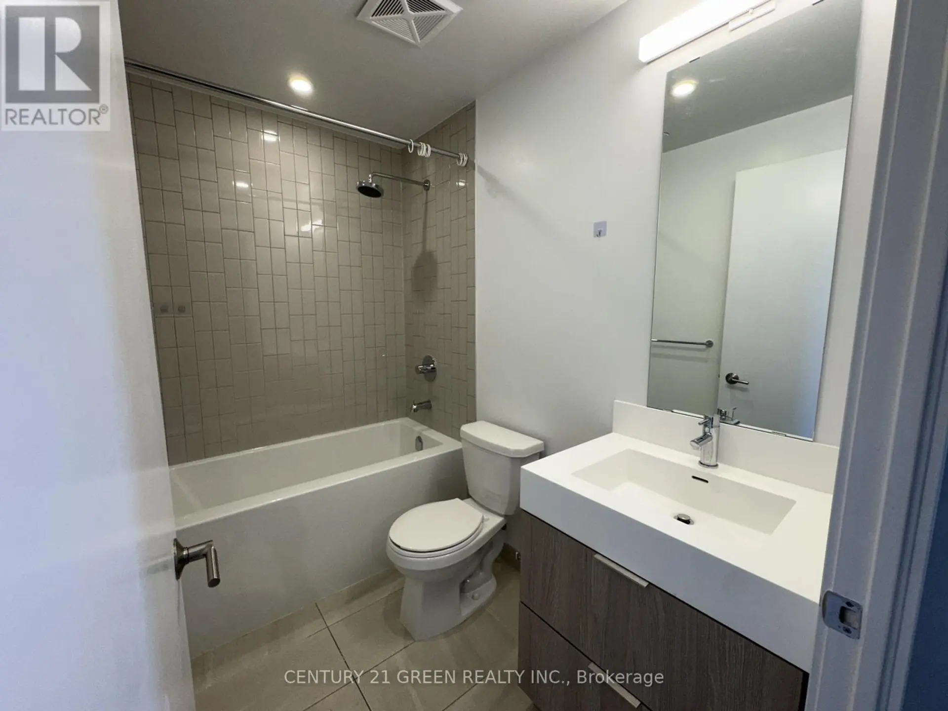 #1601 130 RIVER STREET - Image 4