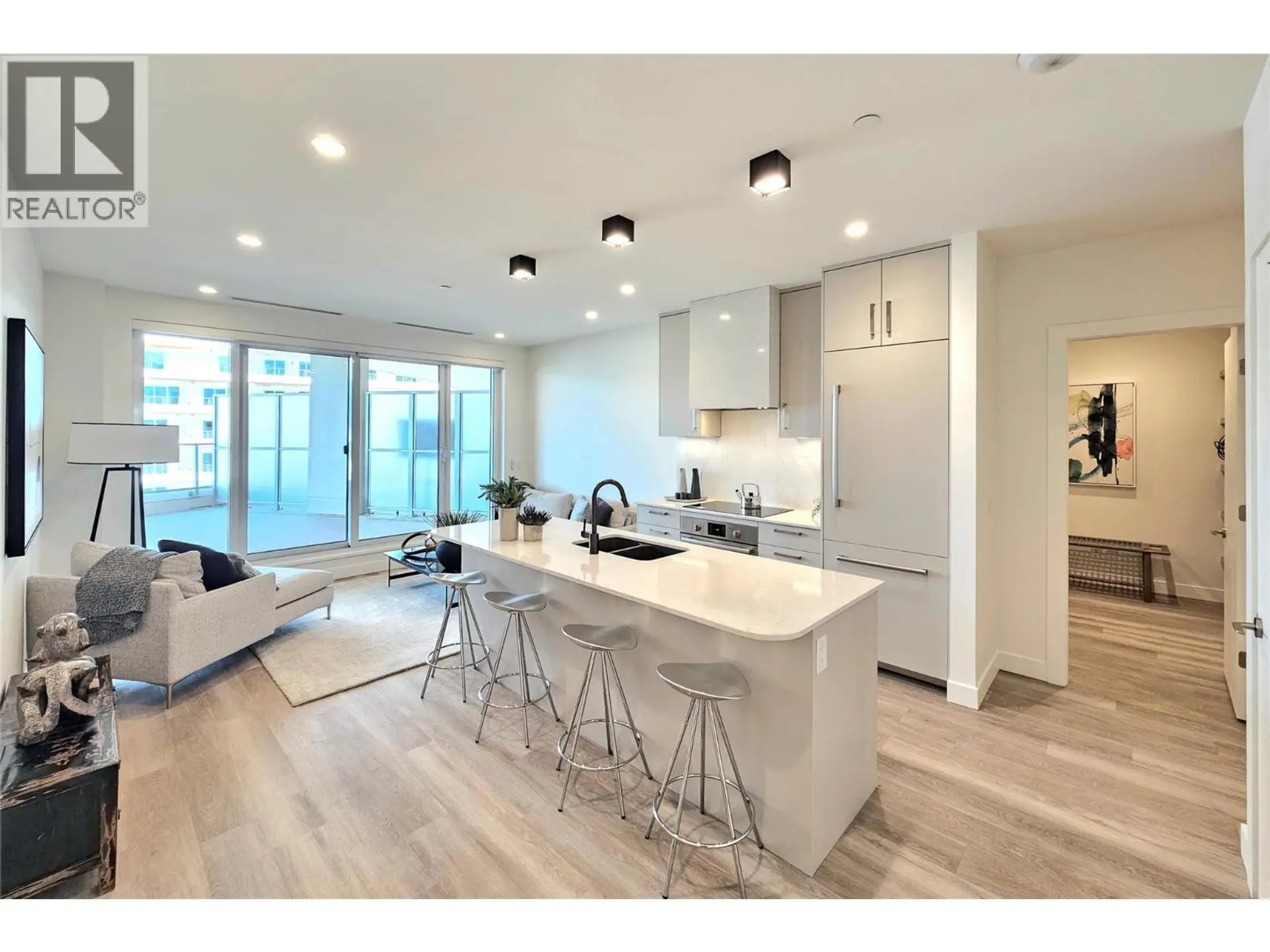 Property at #802 3340 Lakeshore Road, Kelowna, BC