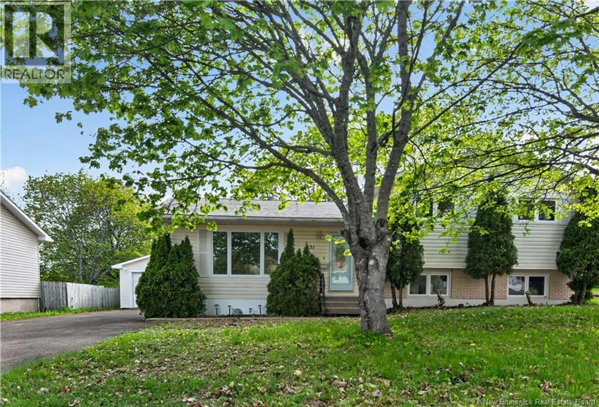 551 Lafleur Street - Image 2