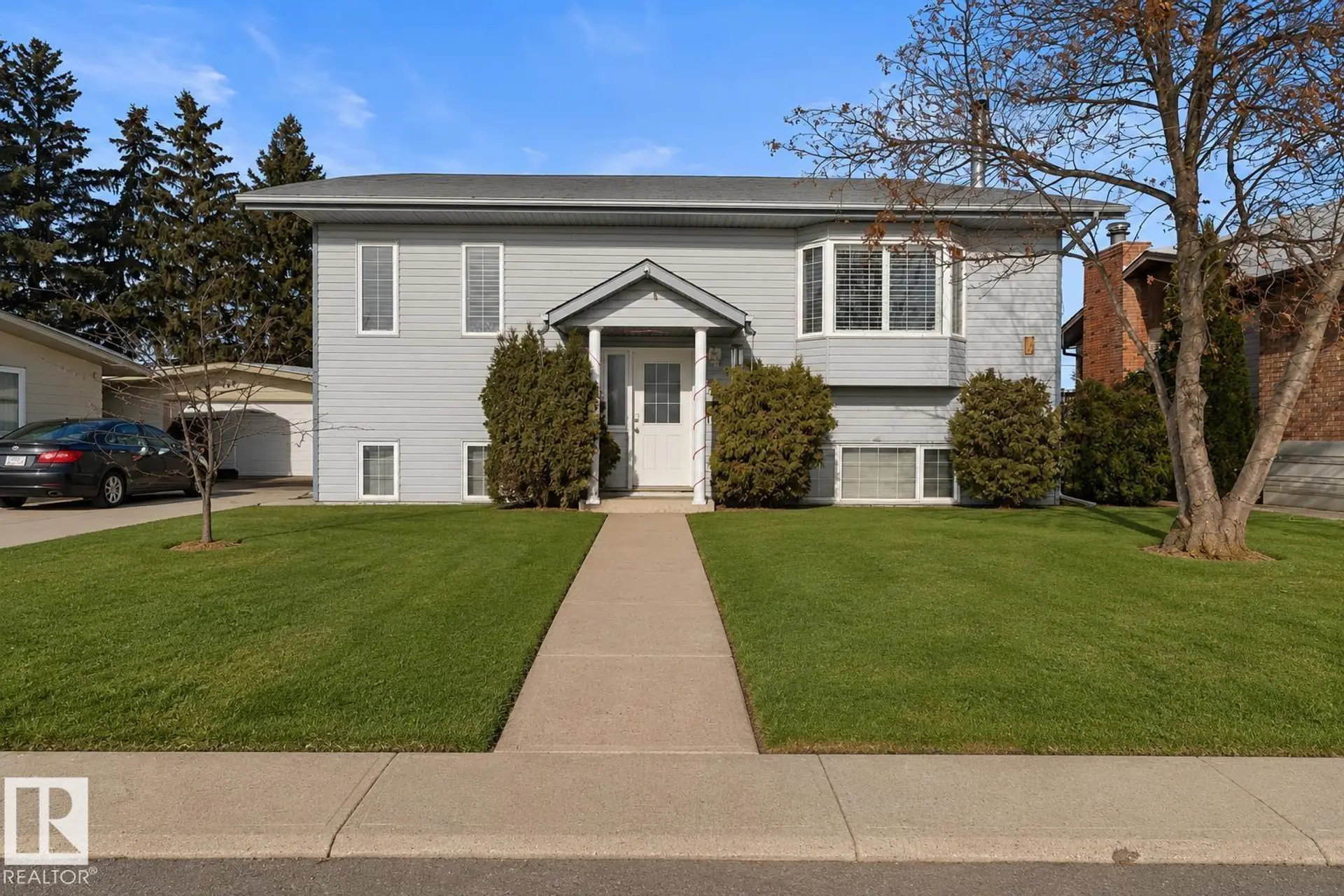 4712 49 AV - Image 1