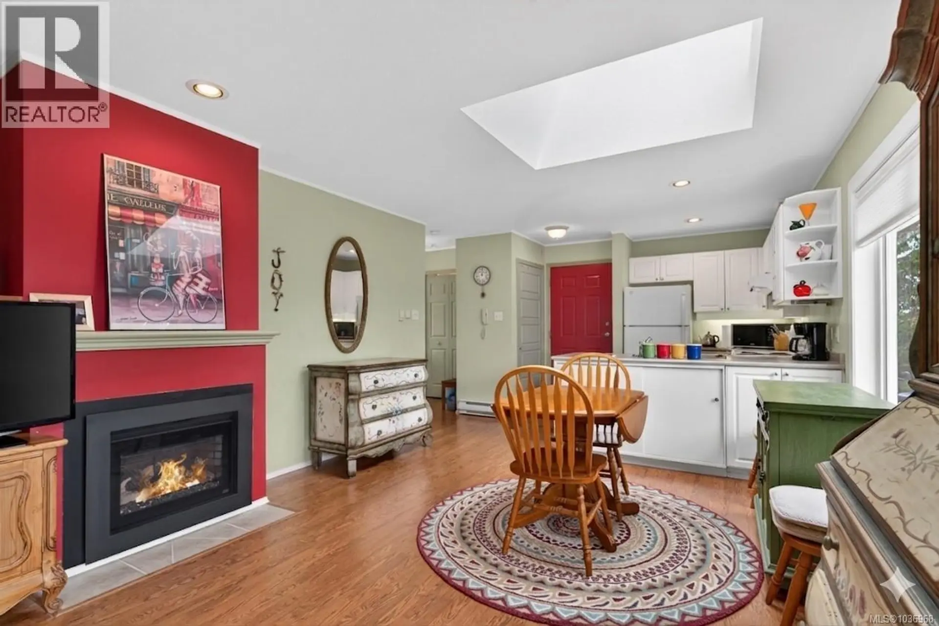 #7 219 Fern Rd W - Image 7