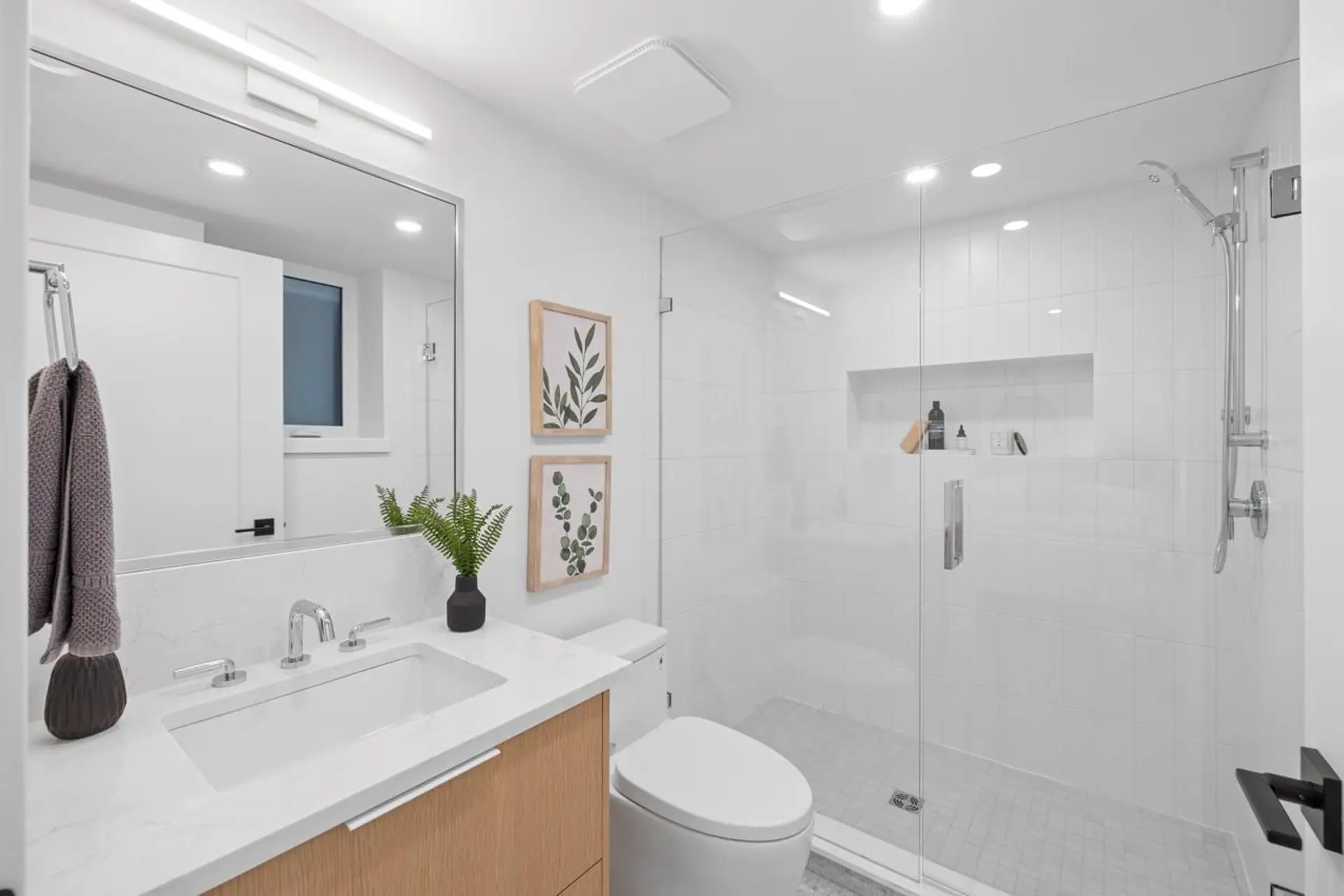 #101 2135 E Pender Street - Image 12