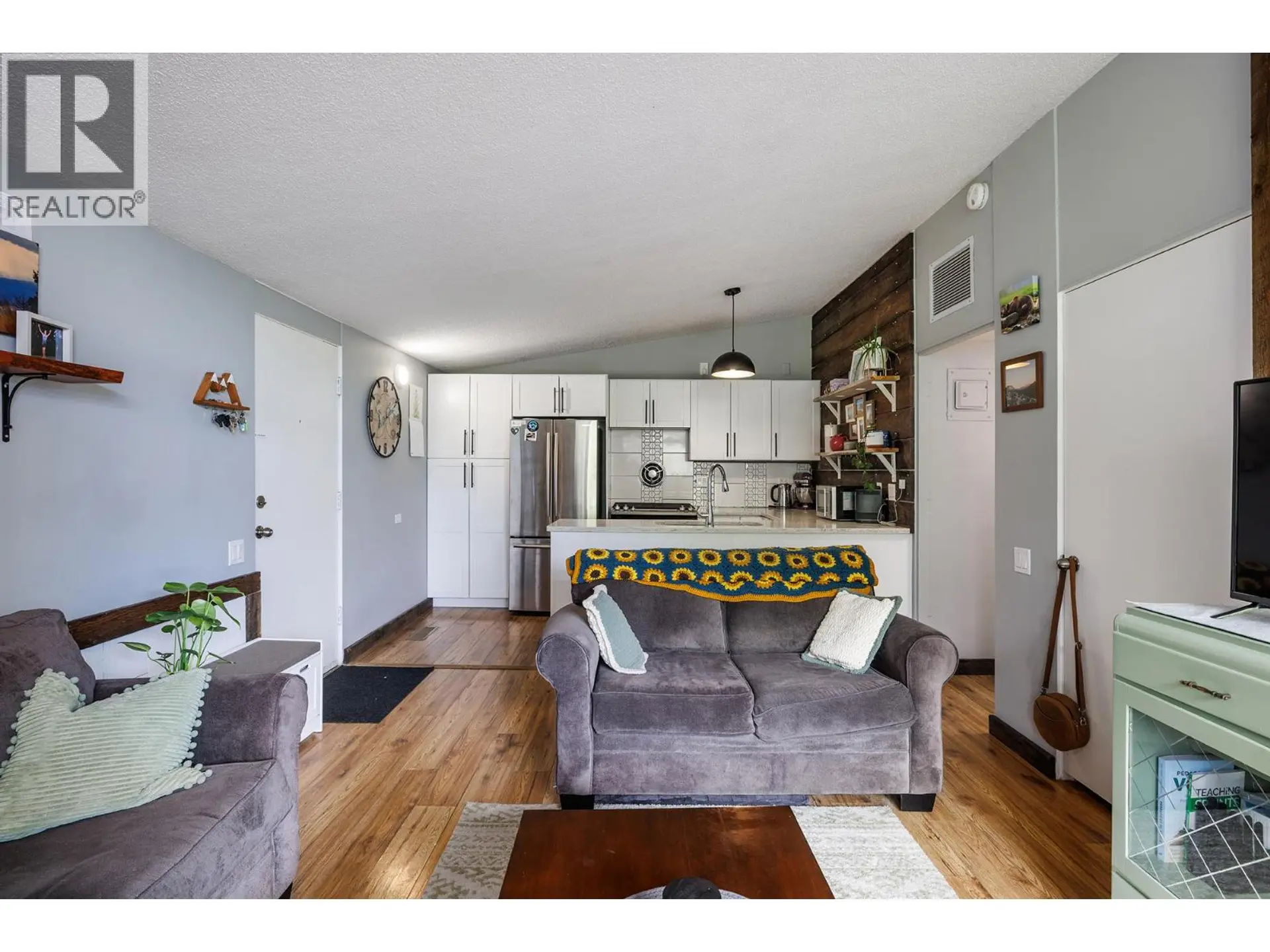 #17 353 Boyce Crescent - Image 4