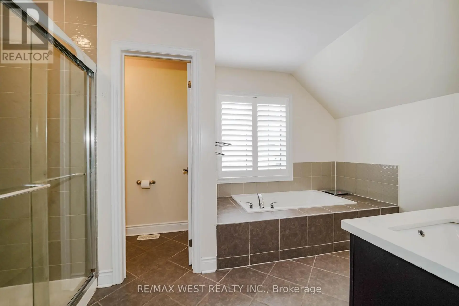 63 SHARPLIN DRIVE - Image 10