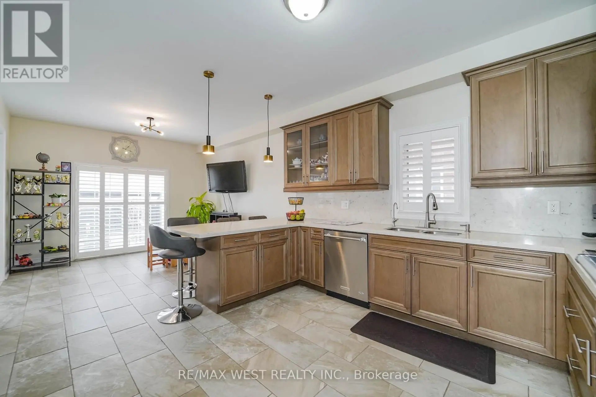 63 SHARPLIN DRIVE - Image 4