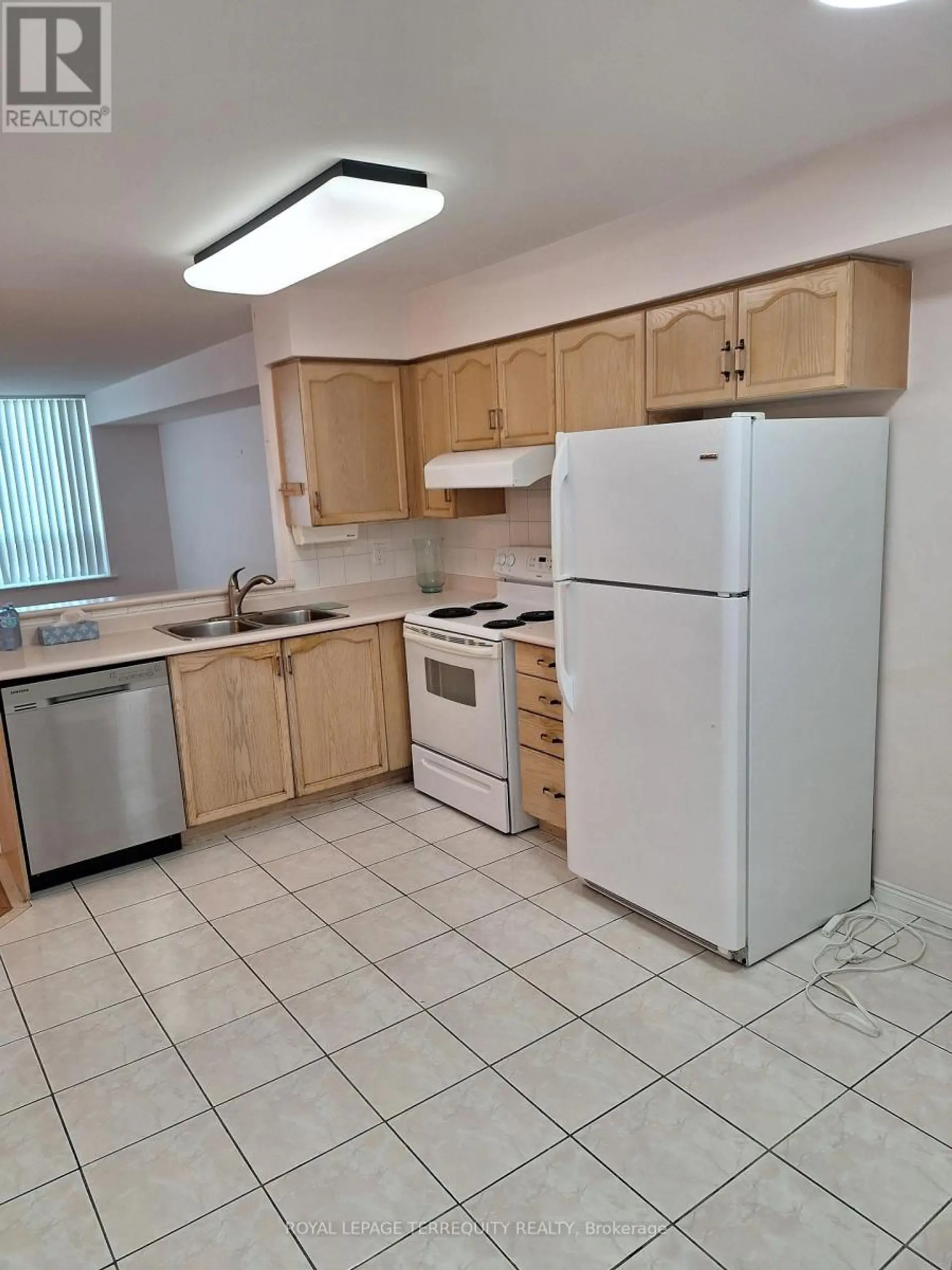 #901 850 STEELES AVENUE W - Image 4