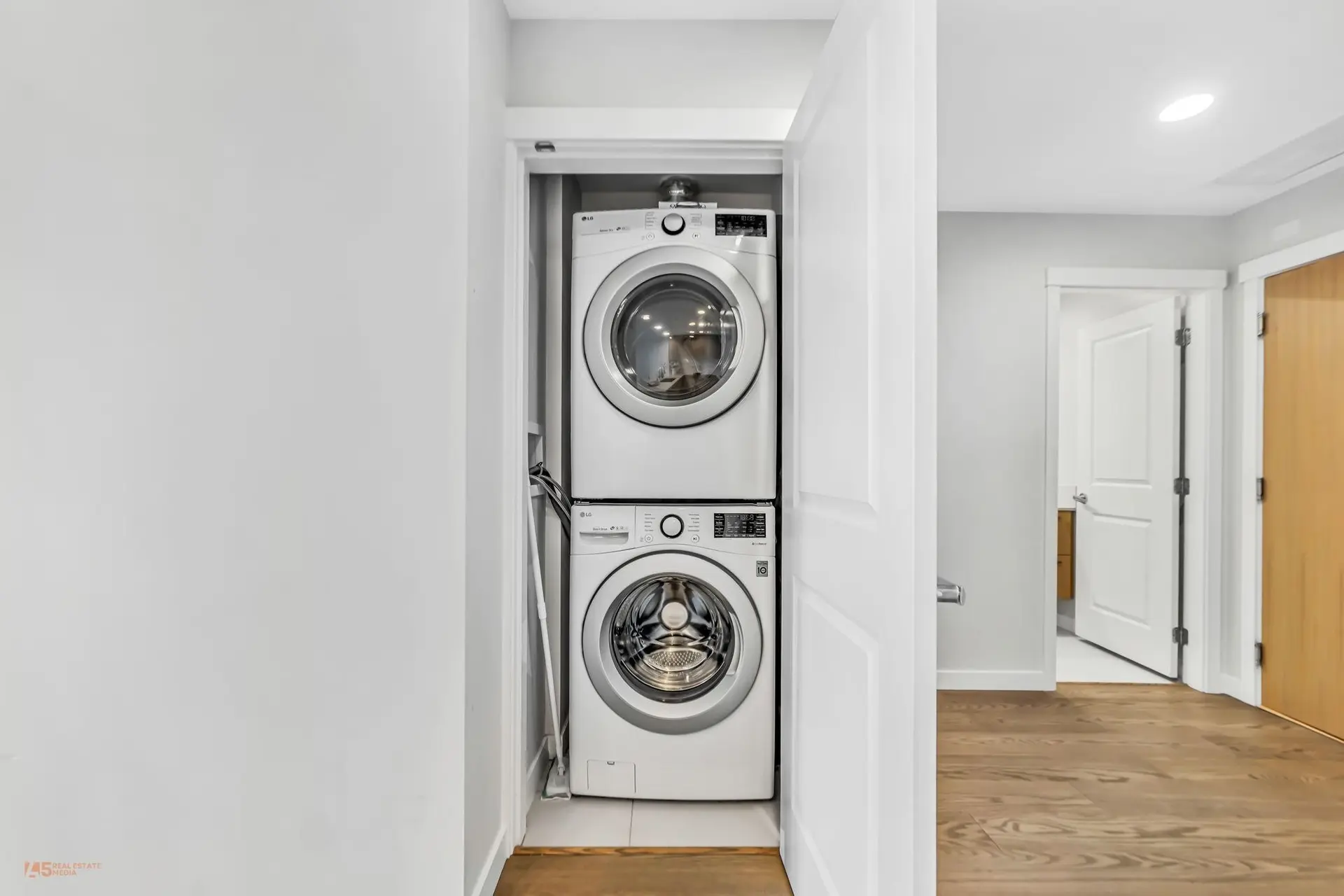 #1203 3533 Ross Drive - Image 11