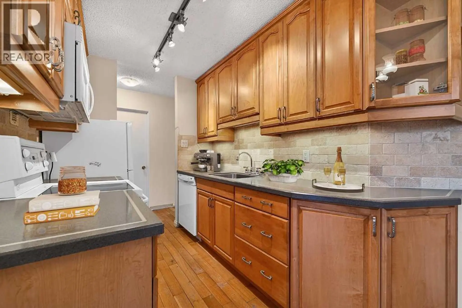 #301 508 Cedar Crescent SW - Image 12