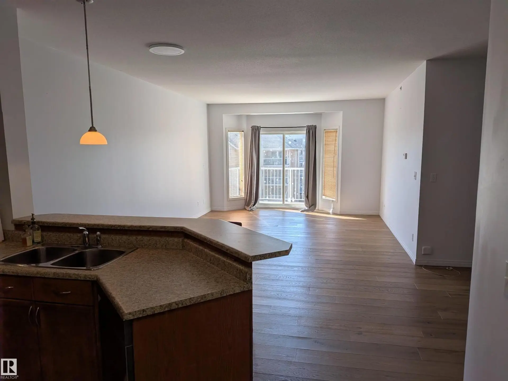 #419 4304 139 AV NW - Image 2