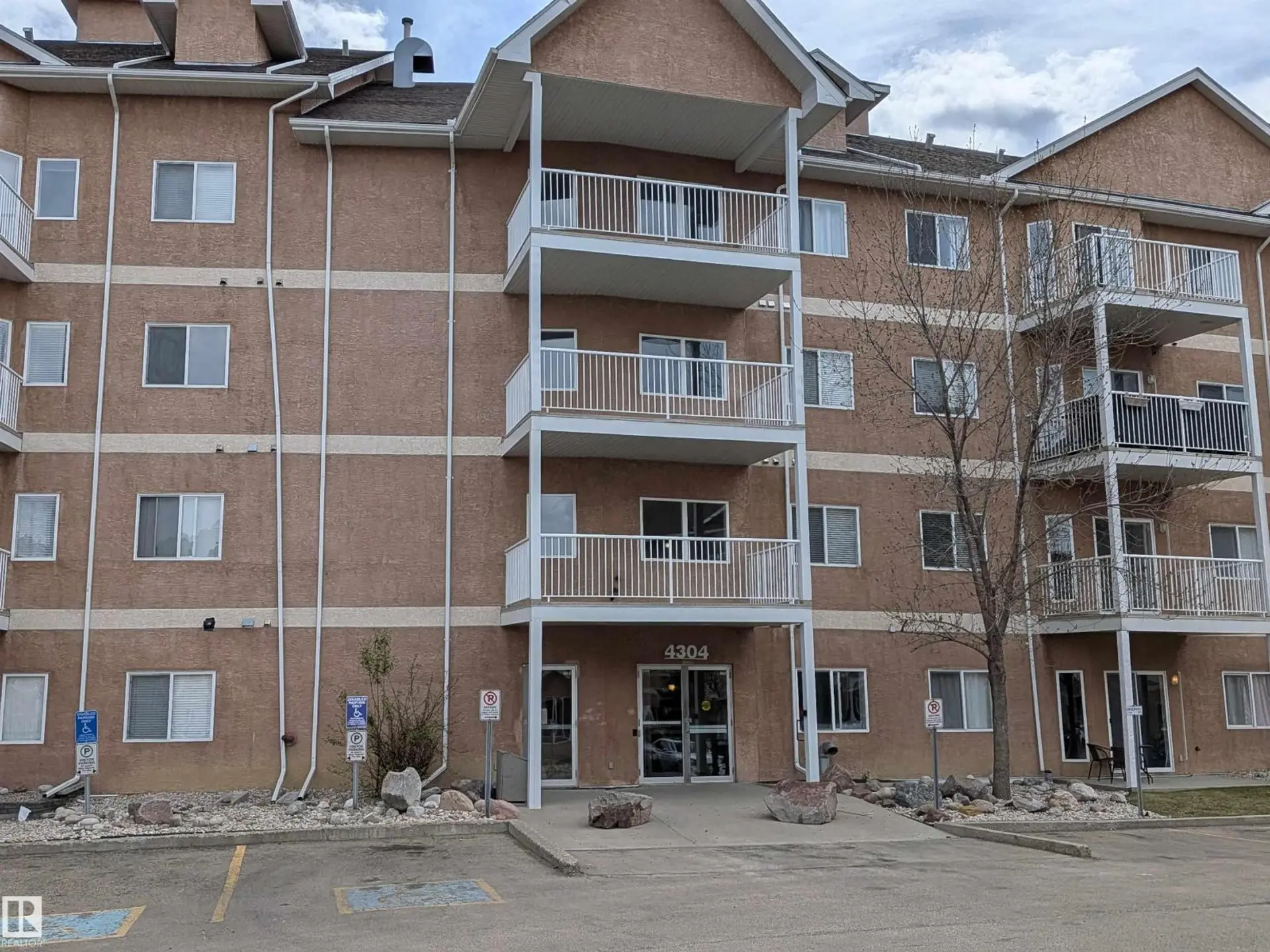 #419 4304 139 AV NW - Image 1