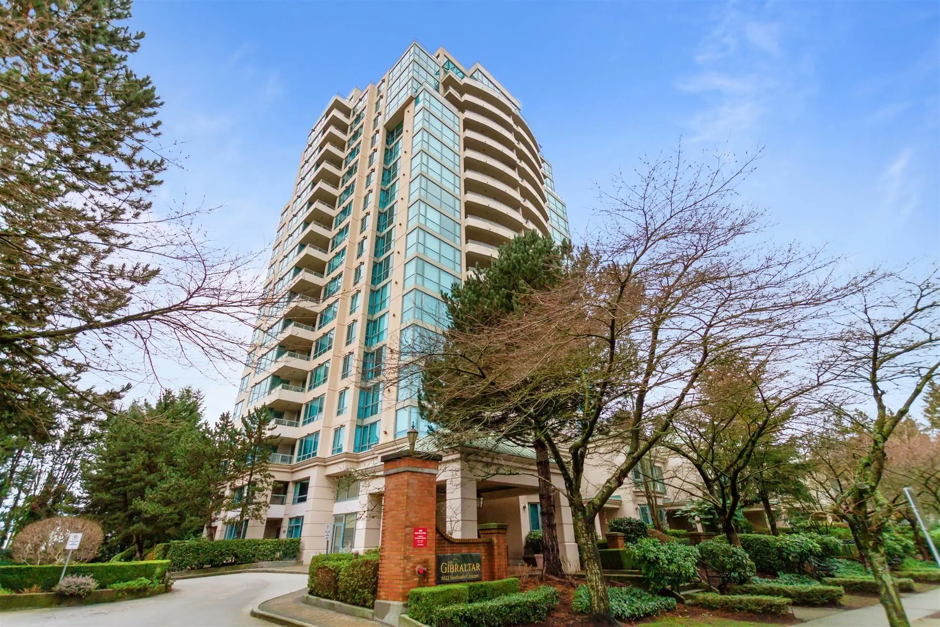 Property at #906 6622 Southoaks Crescent, Burnaby, BC