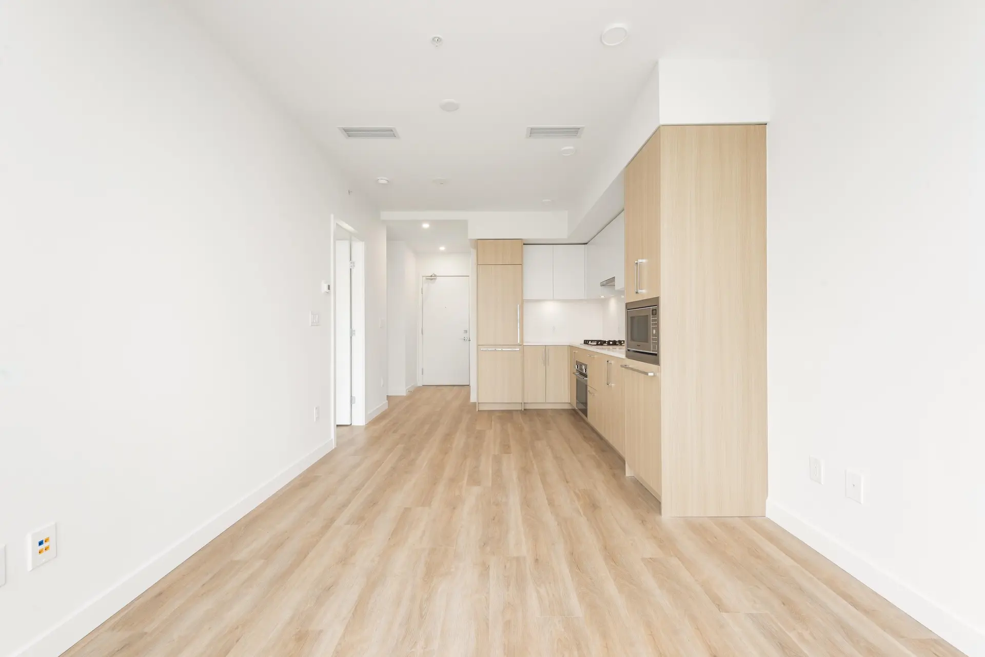 #408 9675 King George Boulevard - Image 4