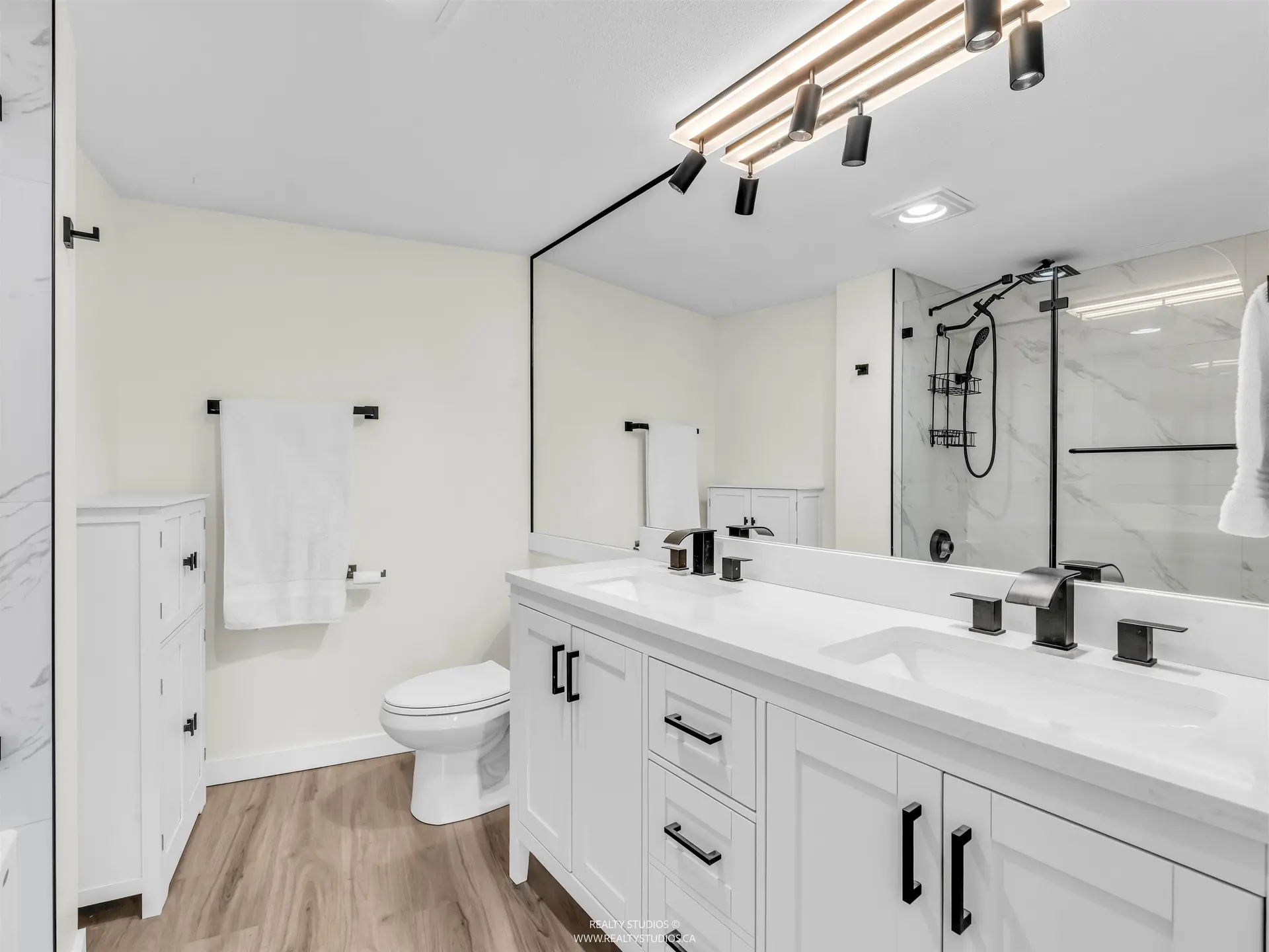 #406 995 Roche Point Drive - Image 11