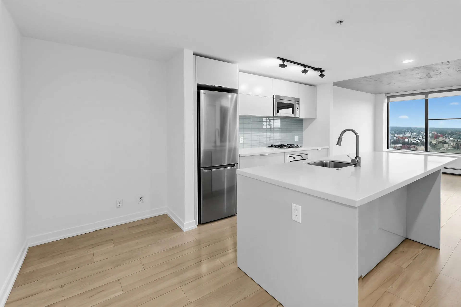 #2702 108 W Cordova Street - Image 2