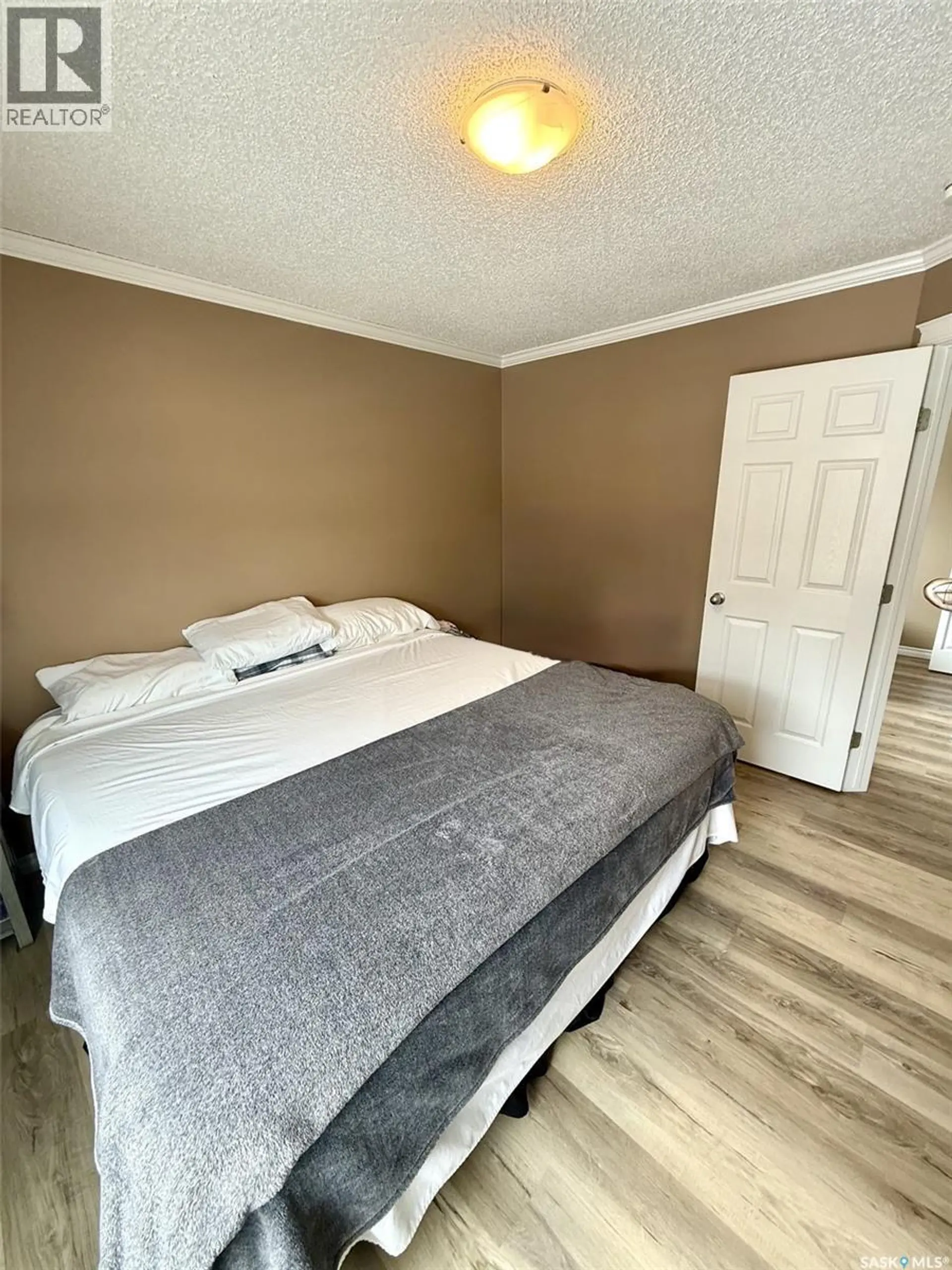 #203 148 Catherine STREET - Image 9