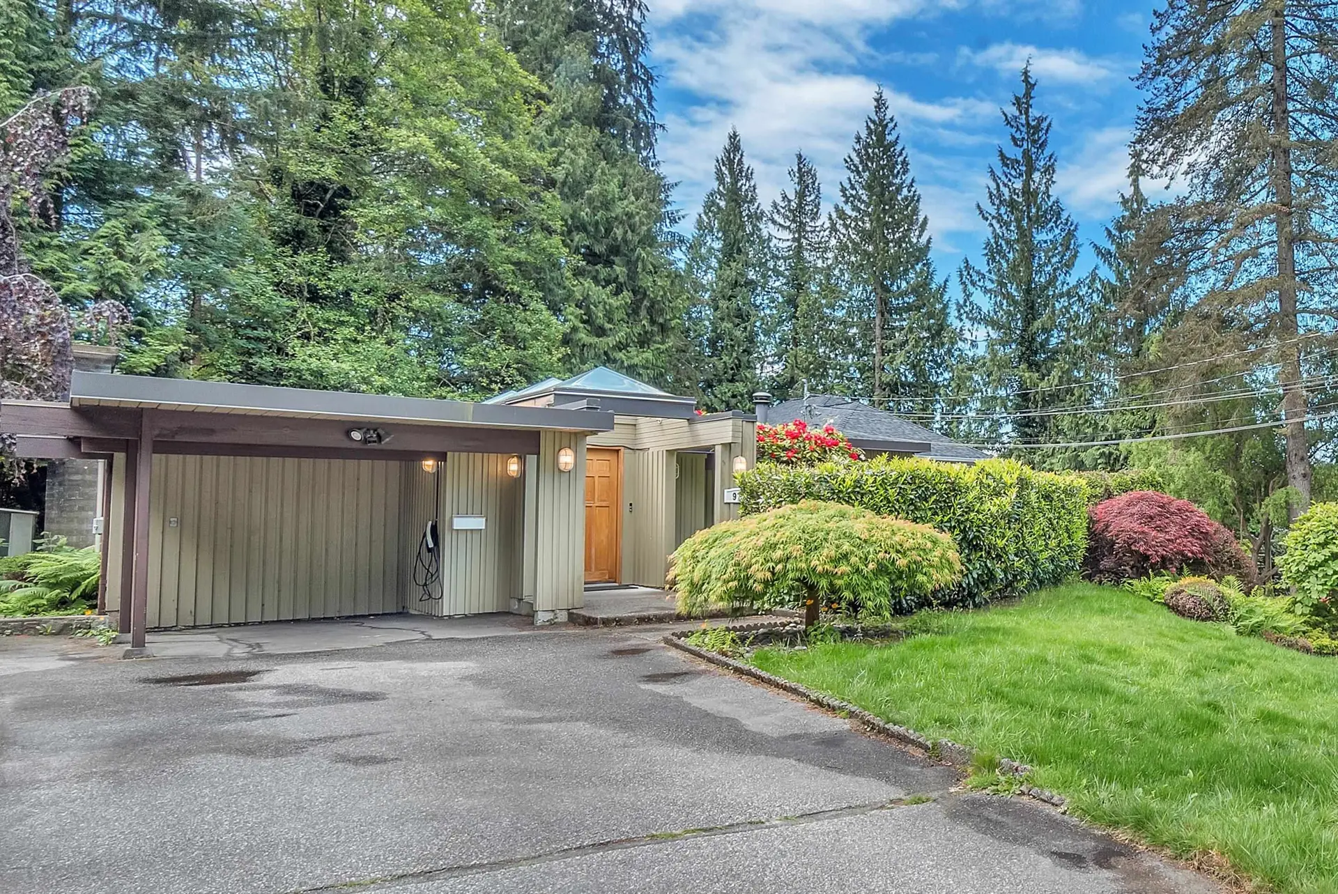 Property at 977 Belvedere Drive, North Vancouver, BC