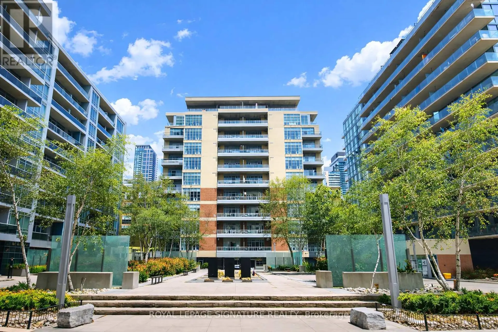 #305 23 BRANT STREET - Image 17