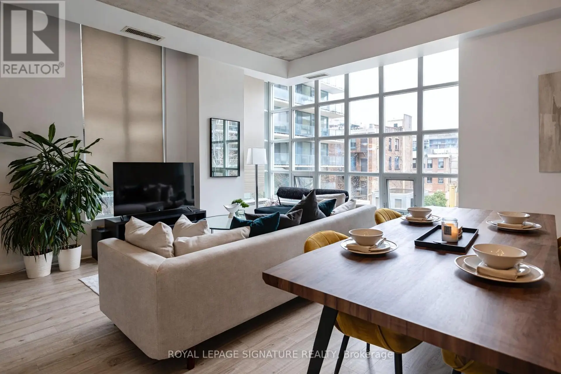 #305 23 BRANT STREET - Image 2