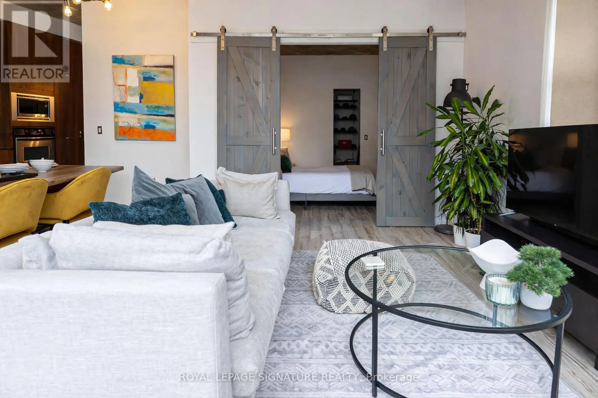 #305 23 BRANT STREET - Image 4