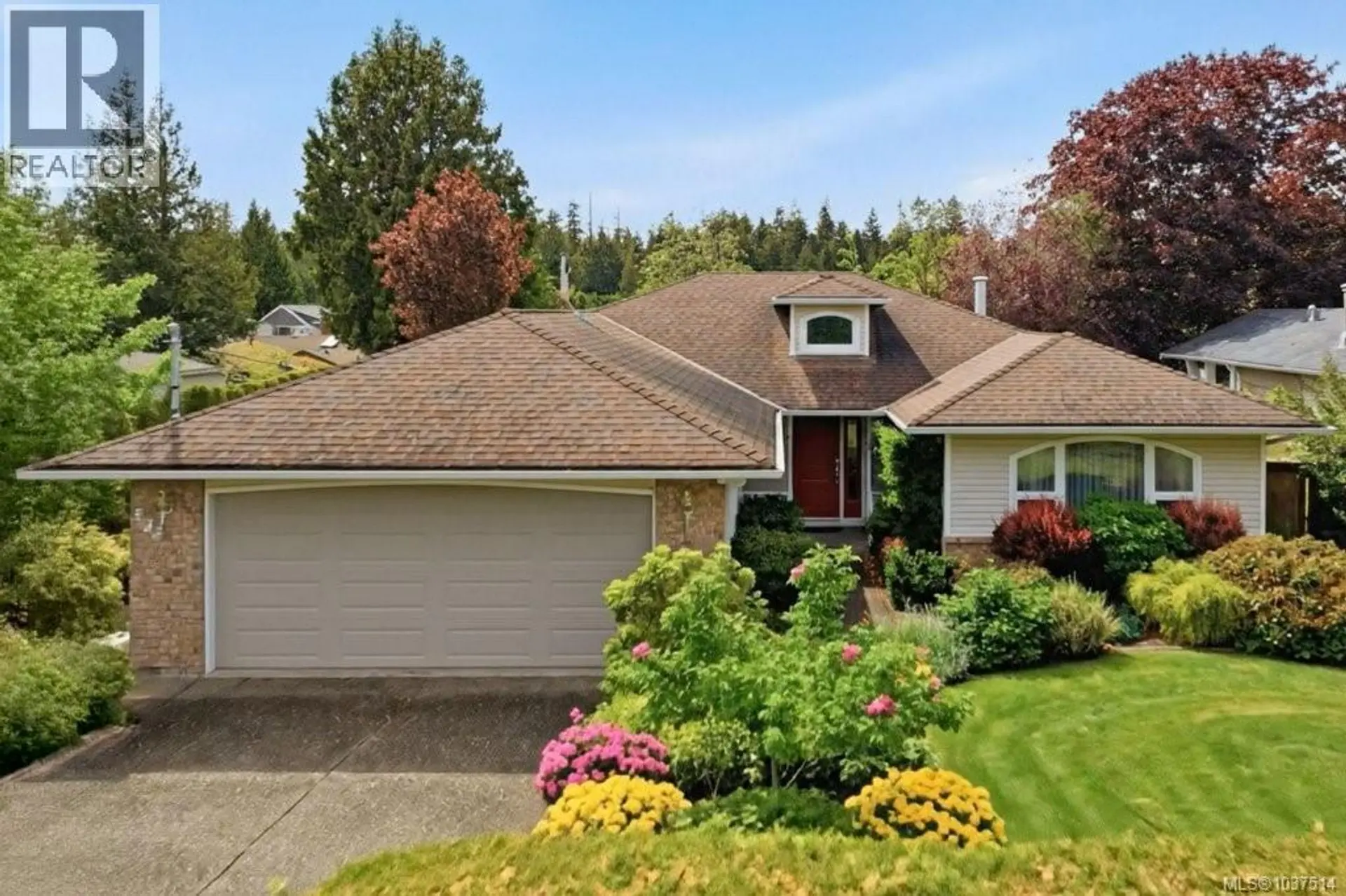Property at 533 Aspen Ave, Qualicum Beach, BC