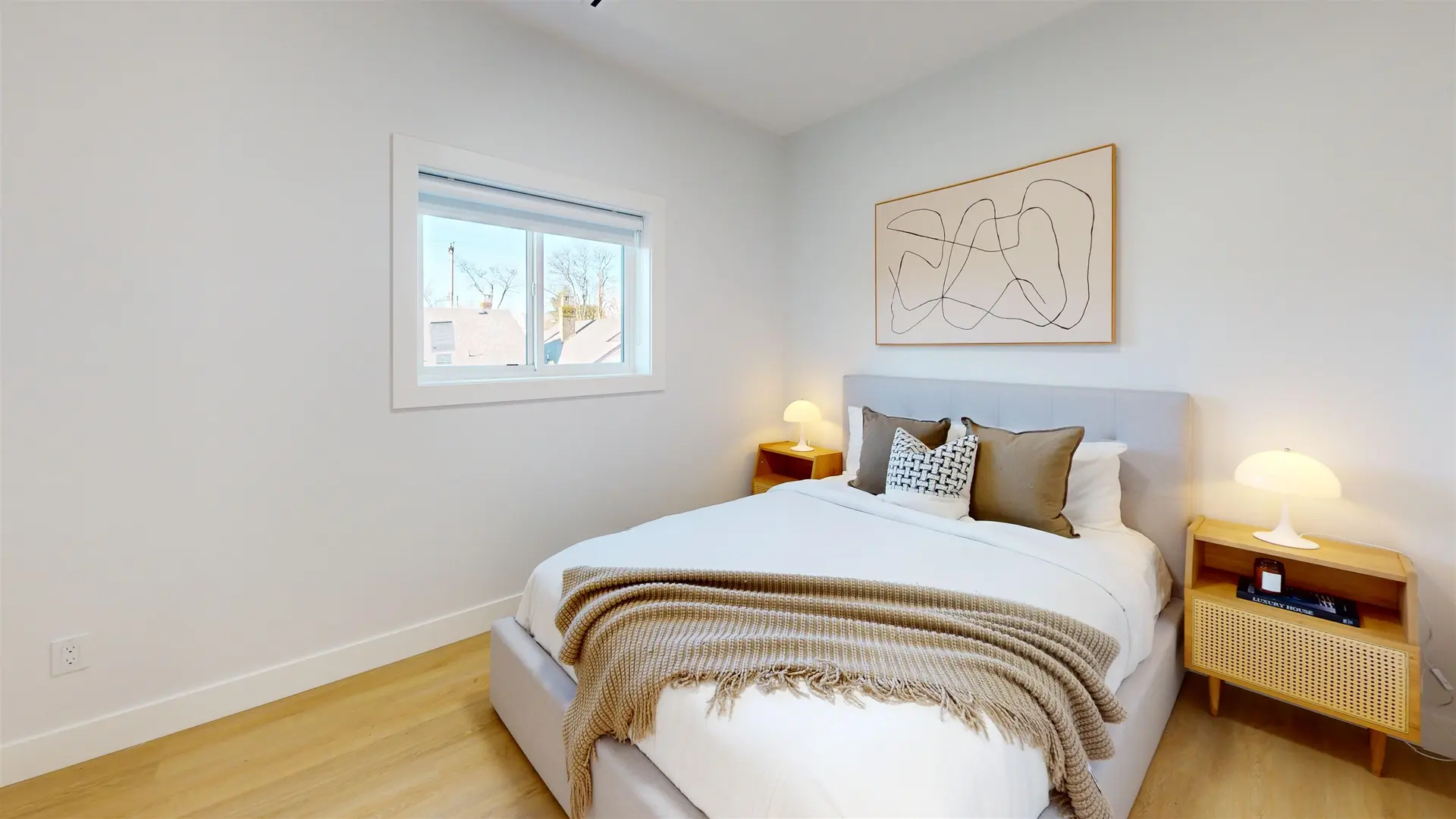 2825 Dundas Street - Image 12