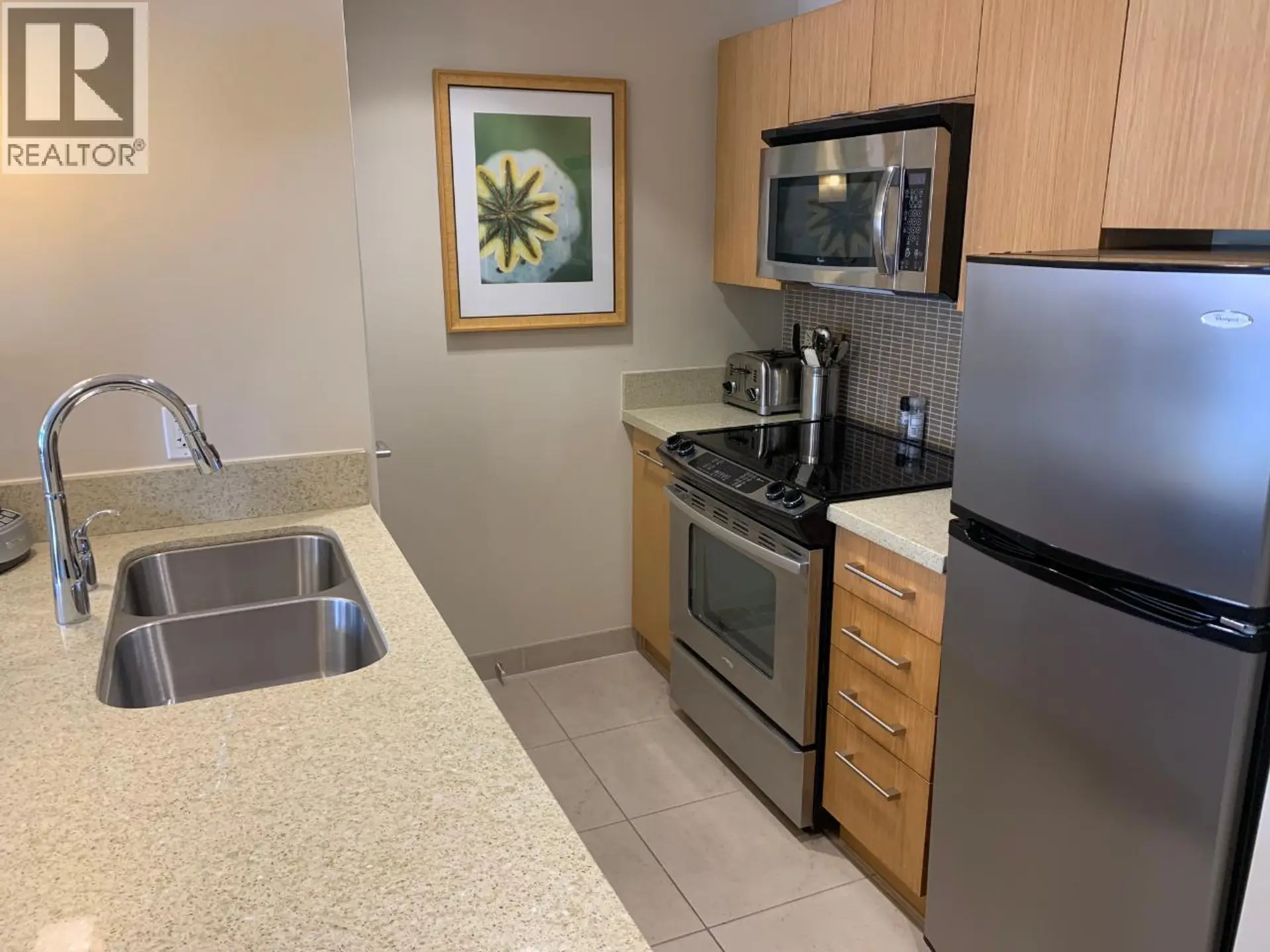 #416 15 PARK Place - Image 6