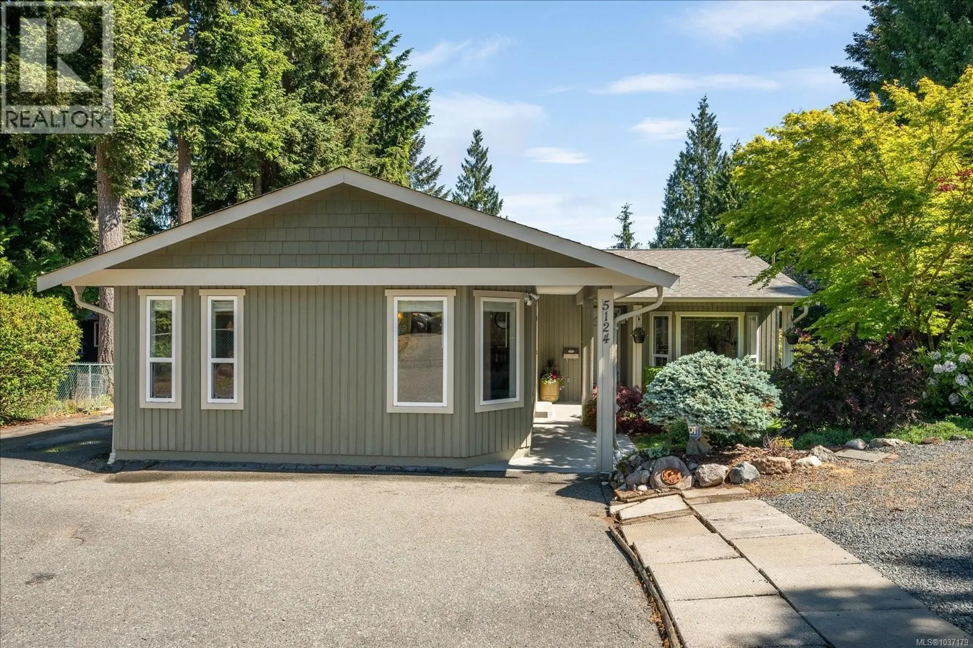Property at 5124 Hammond Bay Rd, Nanaimo, BC