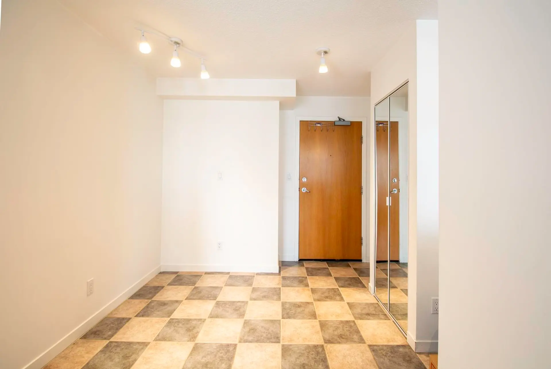 #2510 63 Keefer Place - Image 7