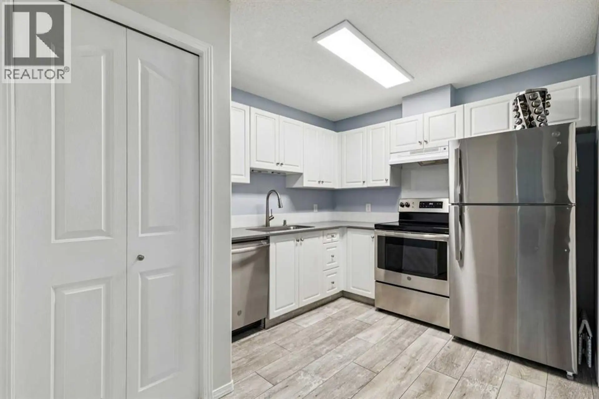 #139 5000 Somervale Court SW - Image 4