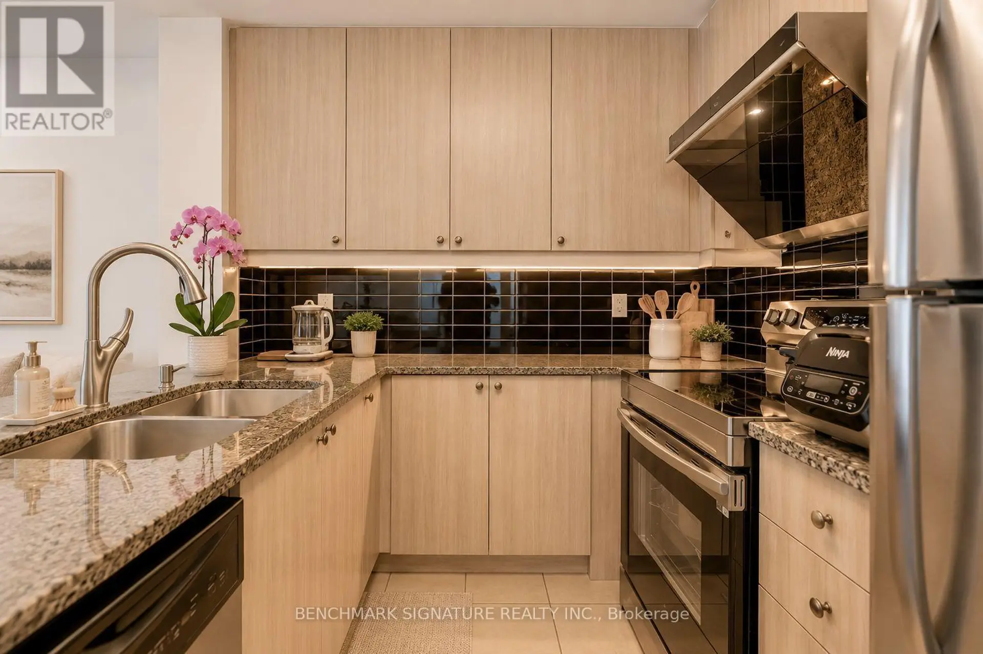 #315E 8110 BIRCHMOUNT ROAD - Image 6