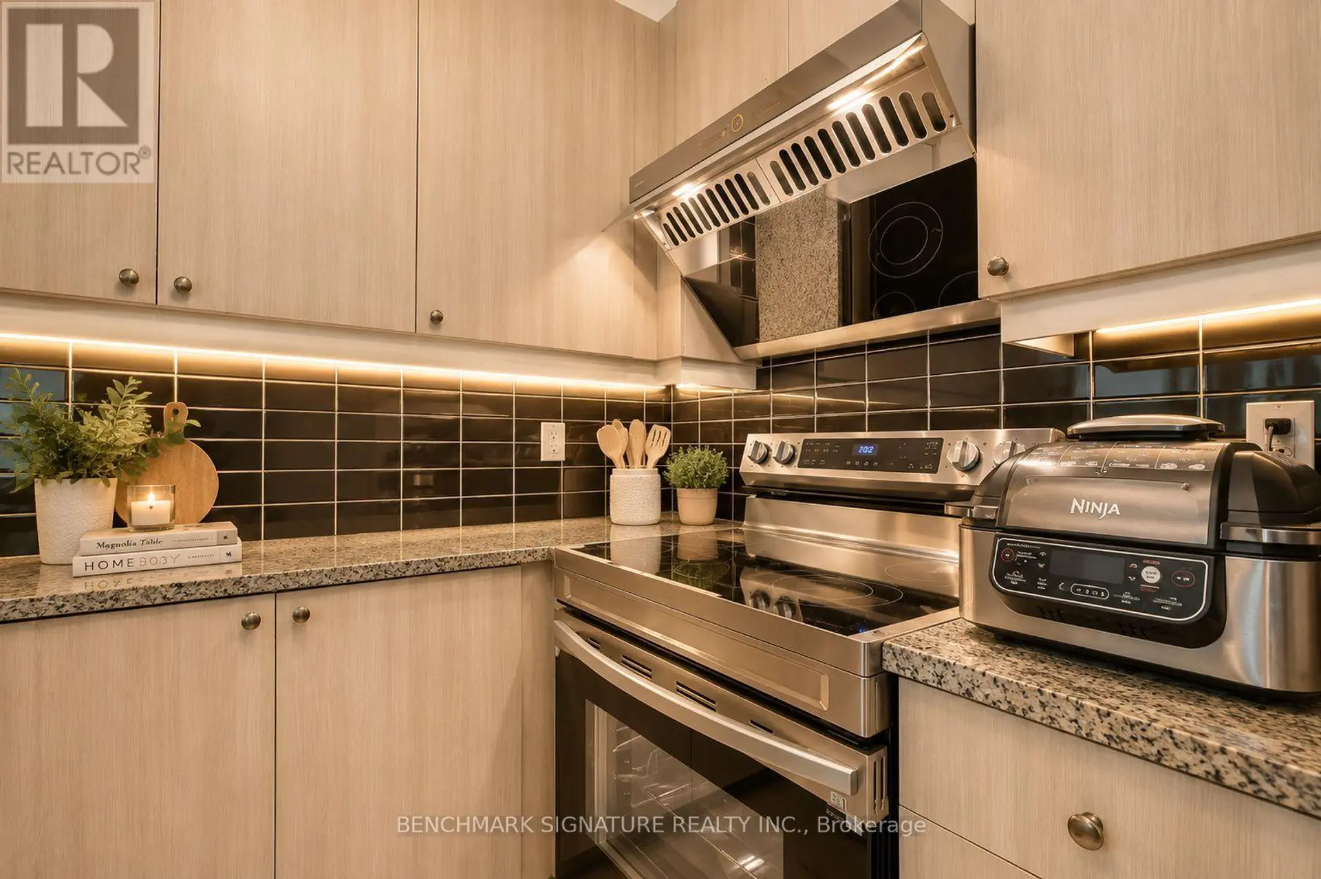 #315E 8110 BIRCHMOUNT ROAD - Image 10