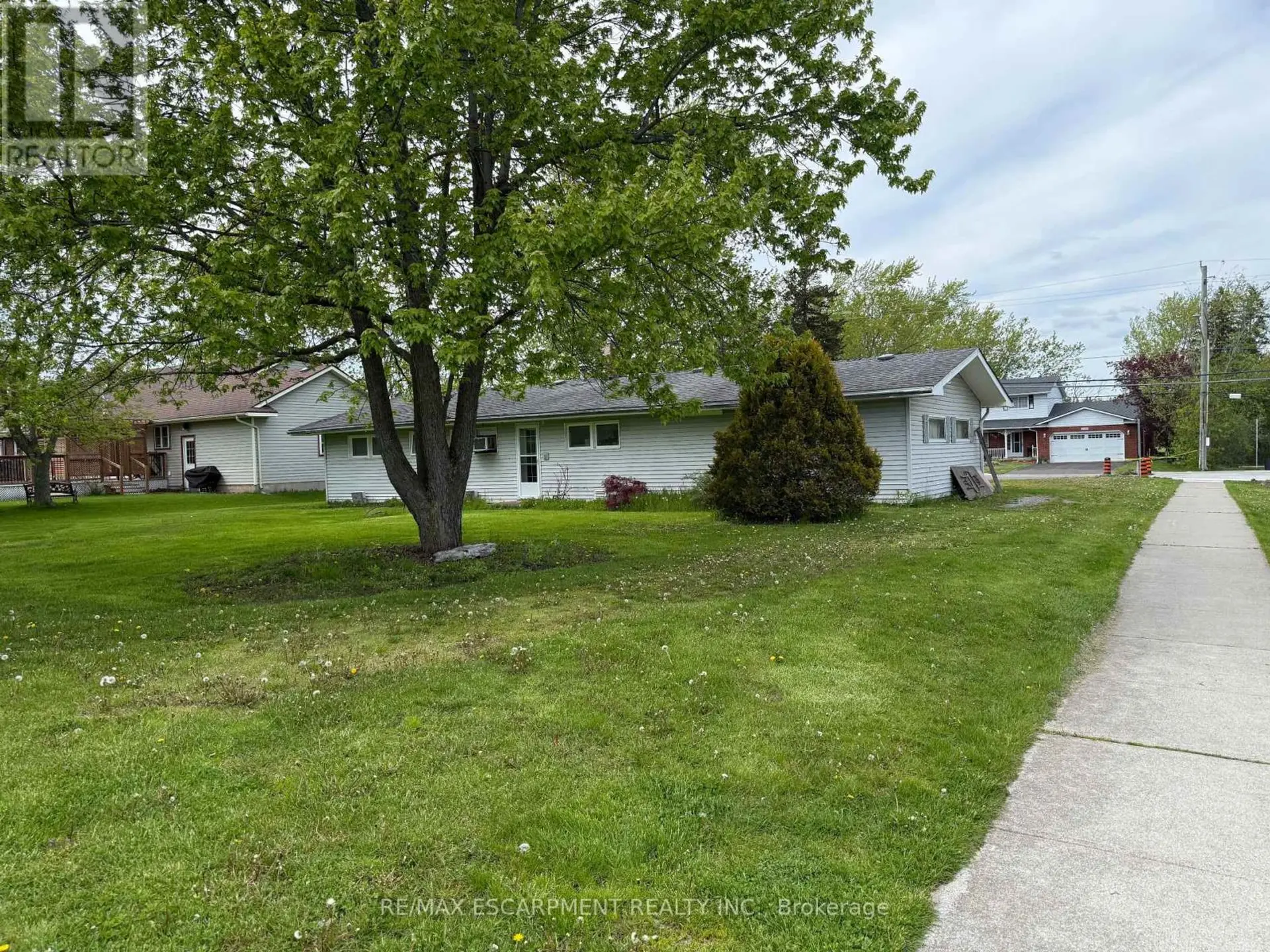 3931 MAIN STREET W - Image 8