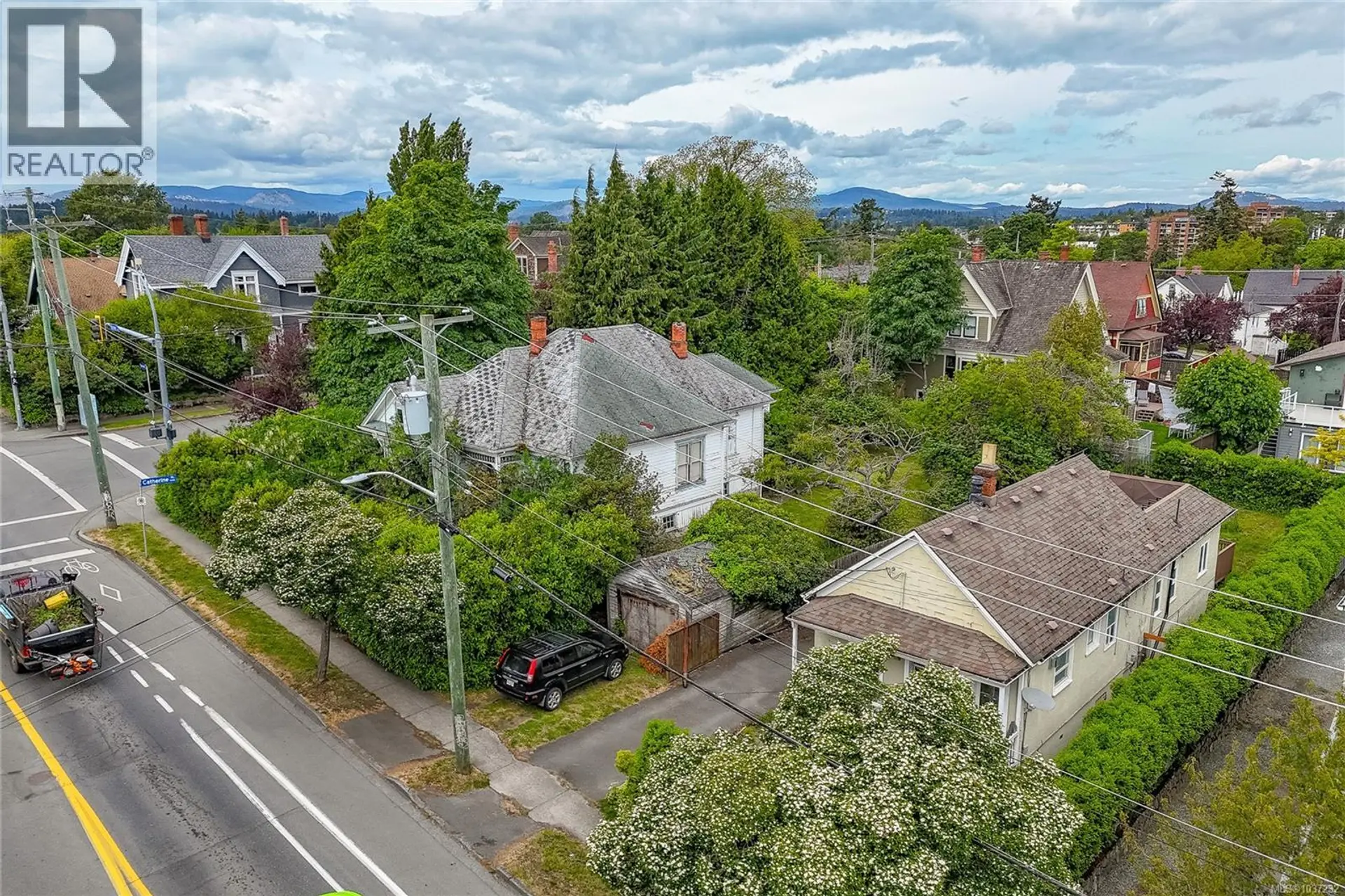 Property at 225 Skinner St SE, Victoria, BC